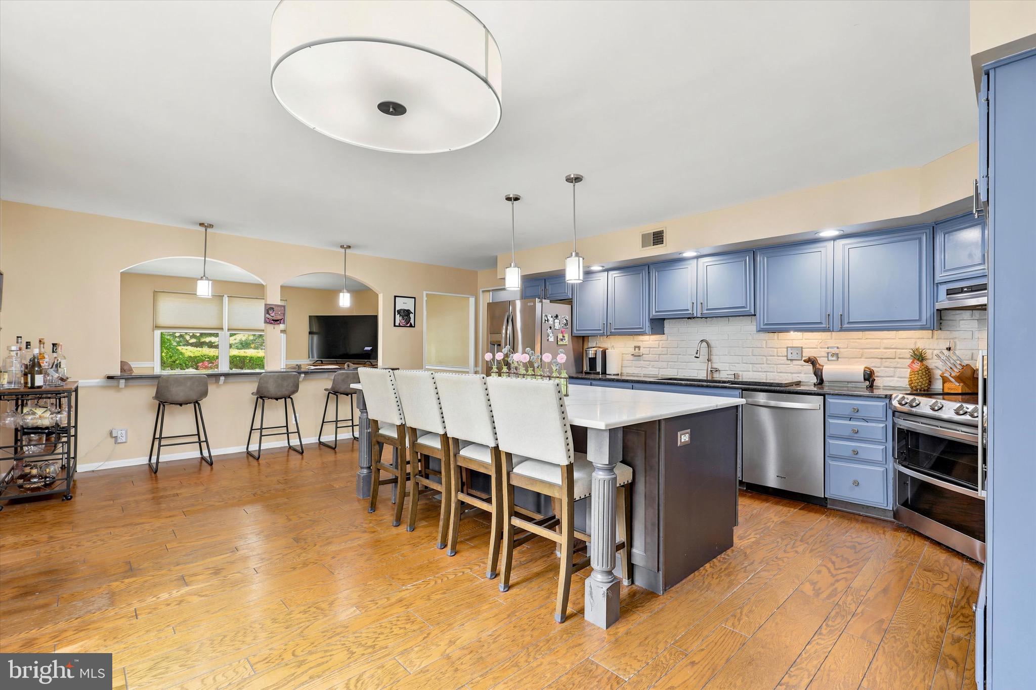 EXECUTIVE ESTATES - Residential