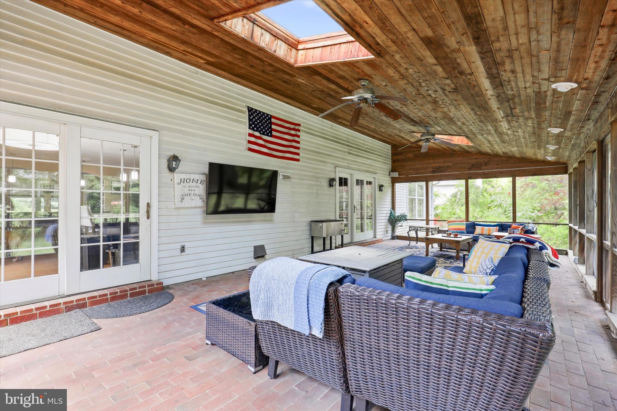 EXECUTIVE ESTATES - Residential
