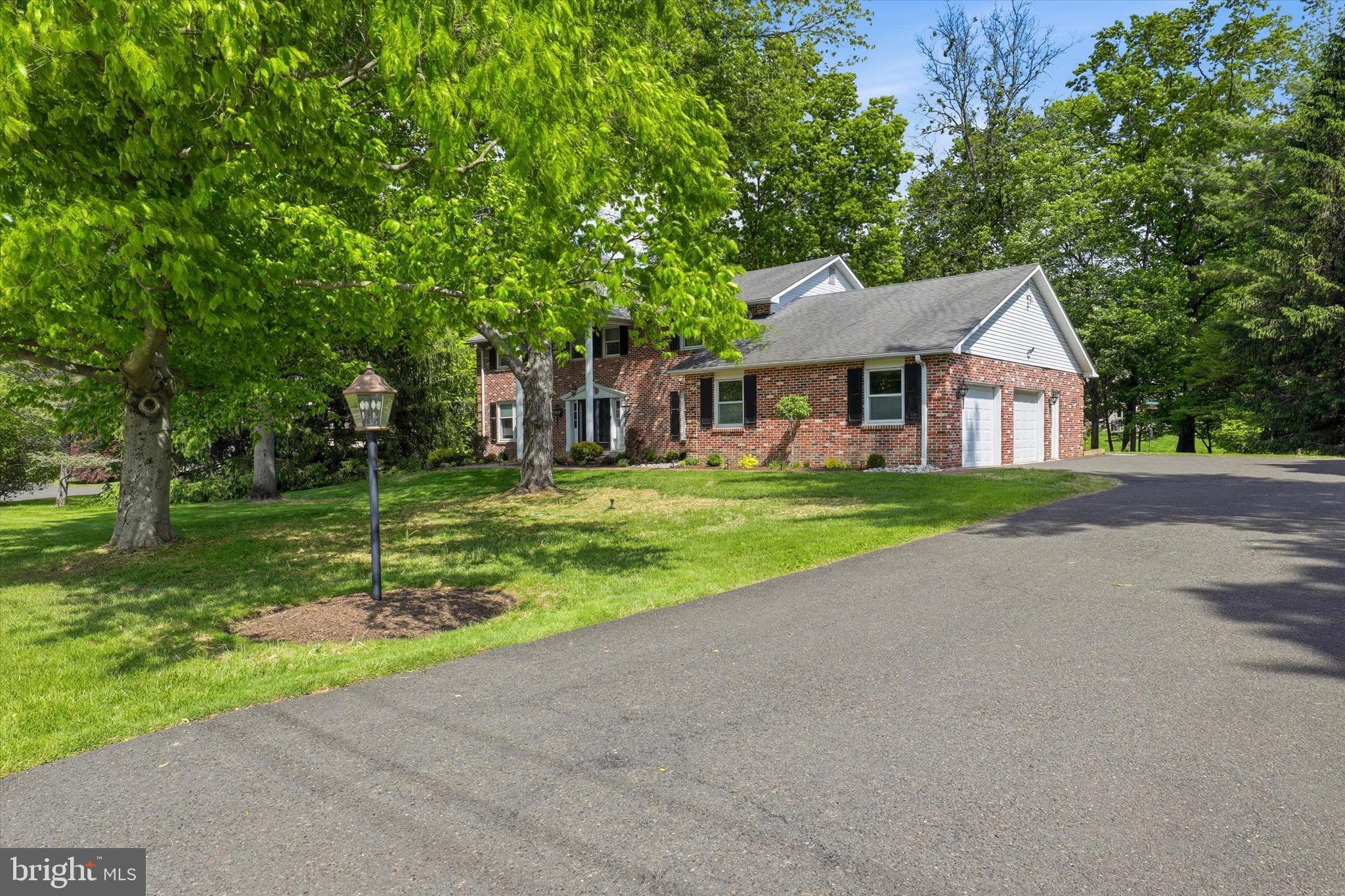 EXECUTIVE ESTATES - Residential