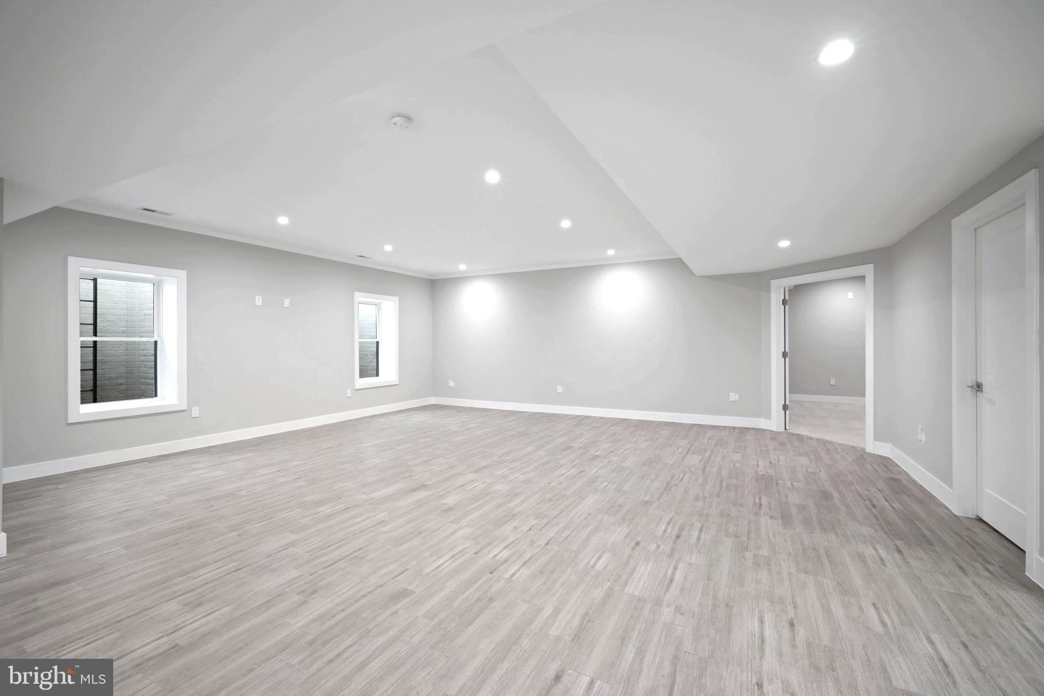 VIENNA WOODS - Residential