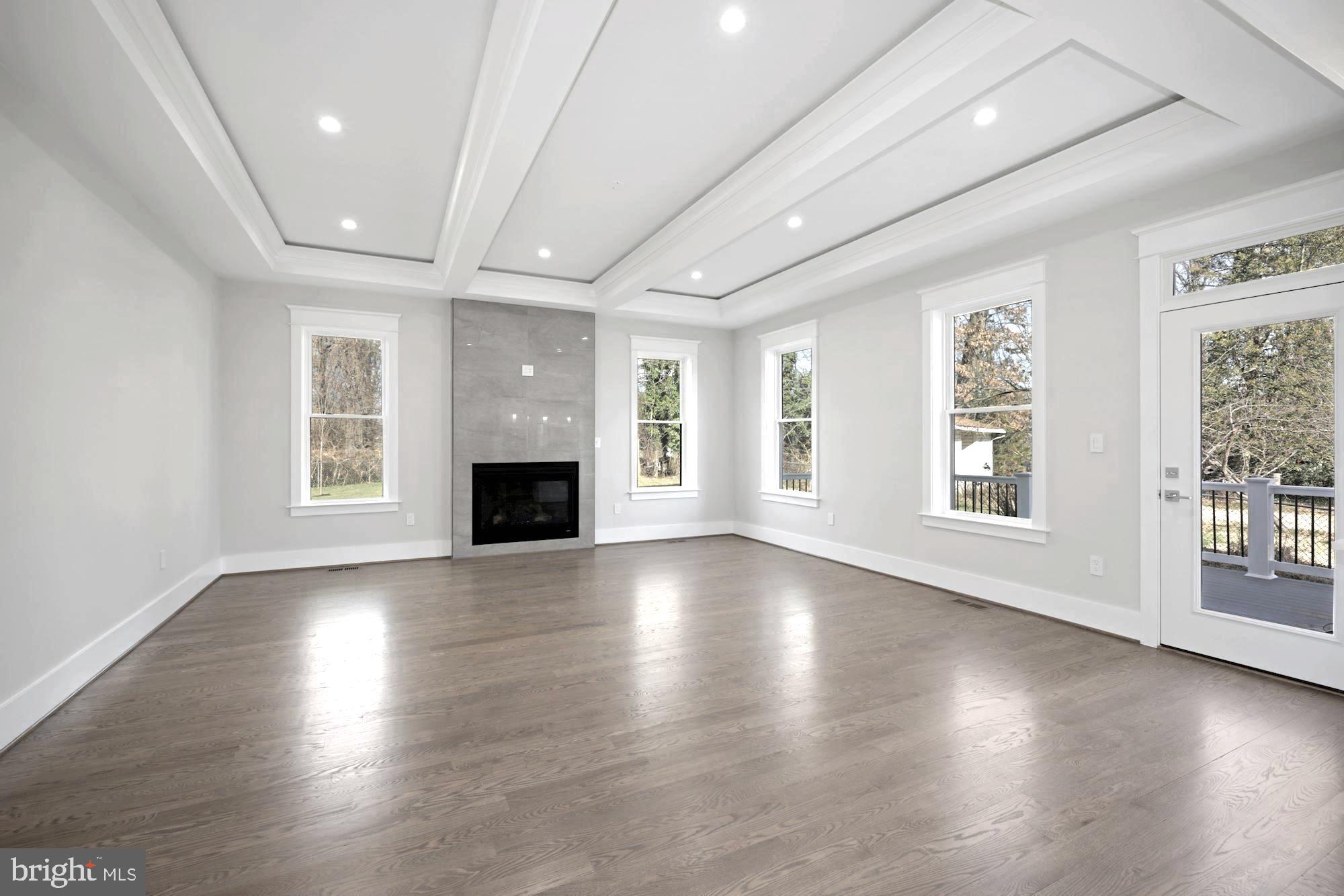 VIENNA WOODS - Residential