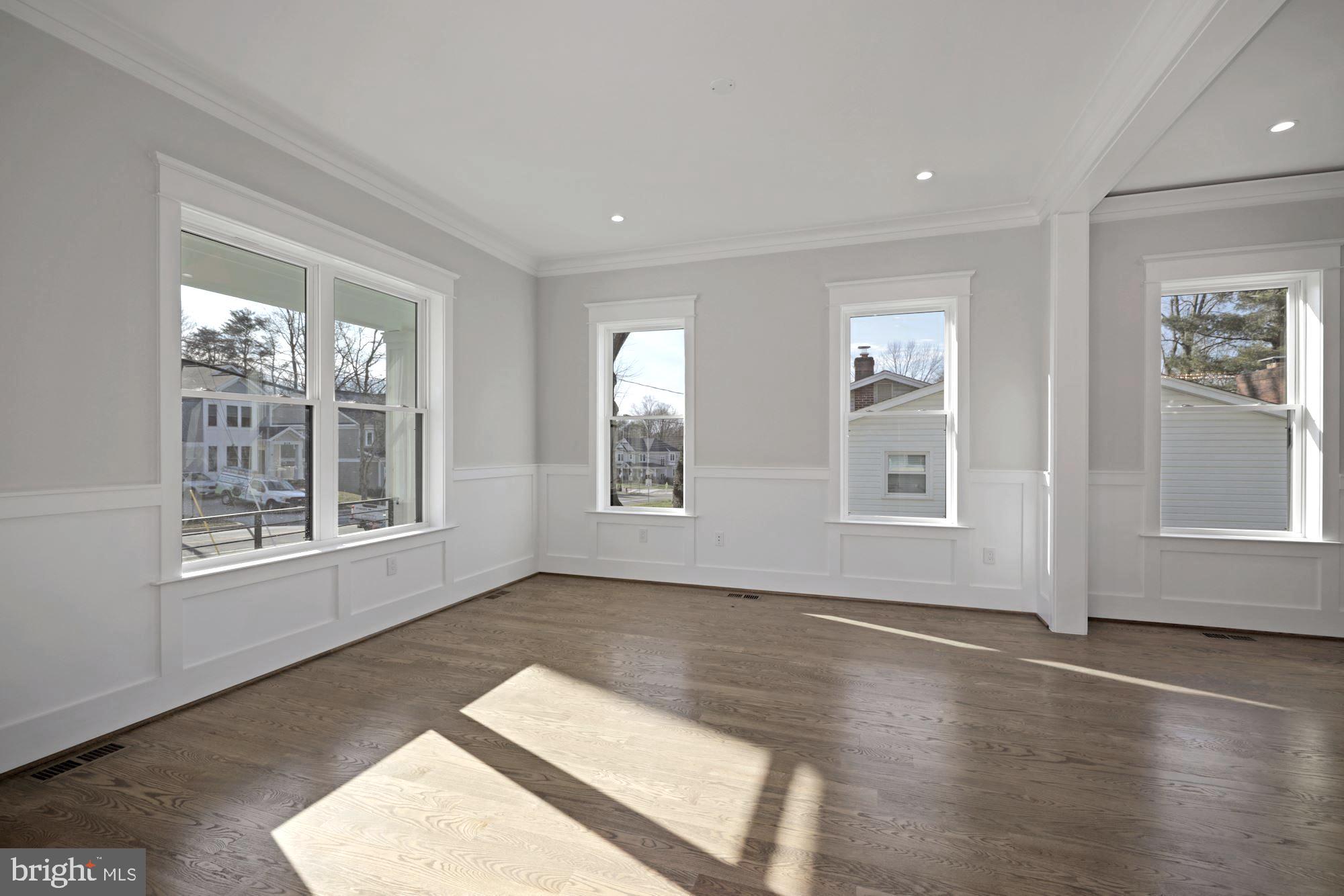 VIENNA WOODS - Residential