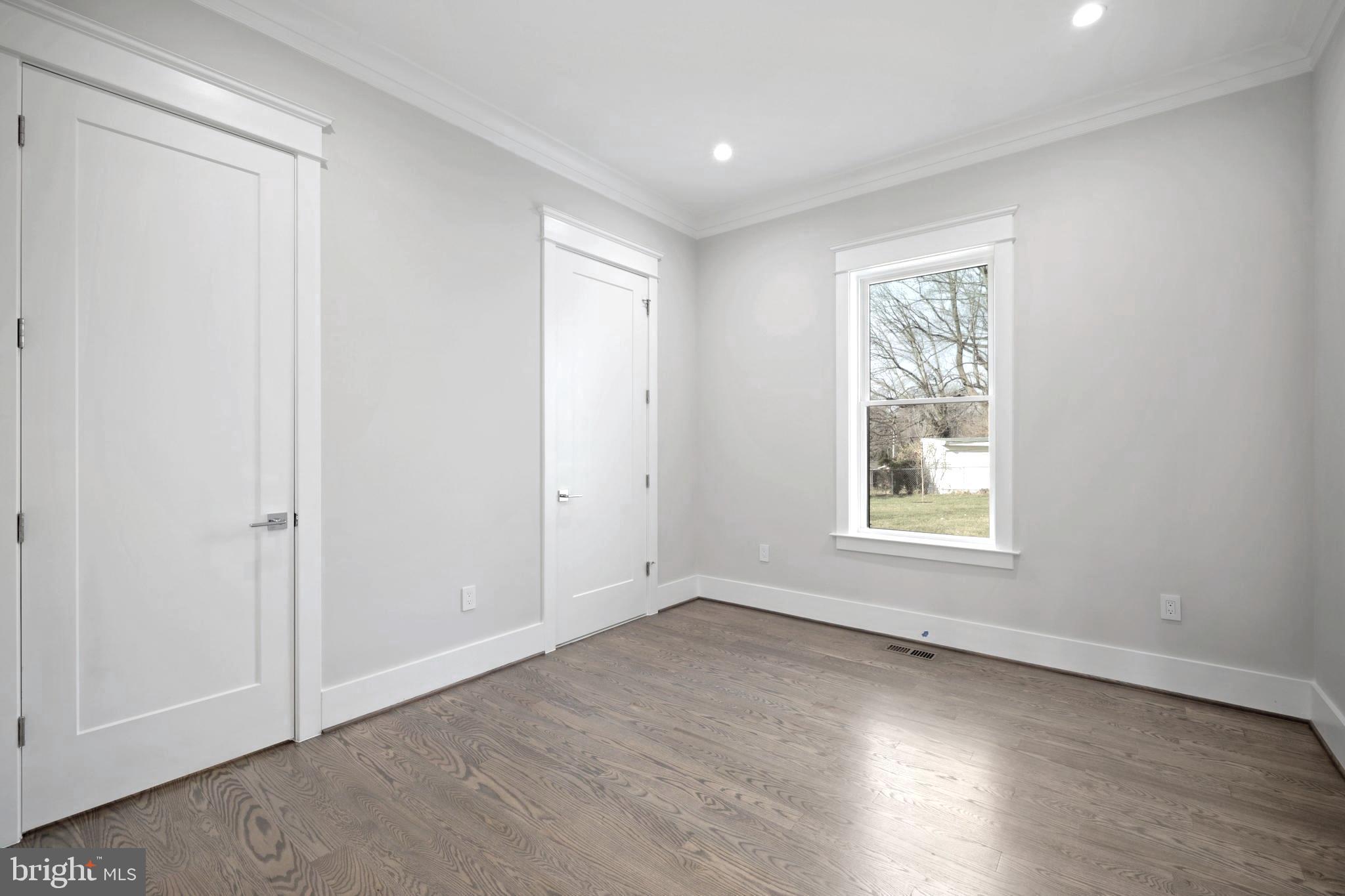 VIENNA WOODS - Residential