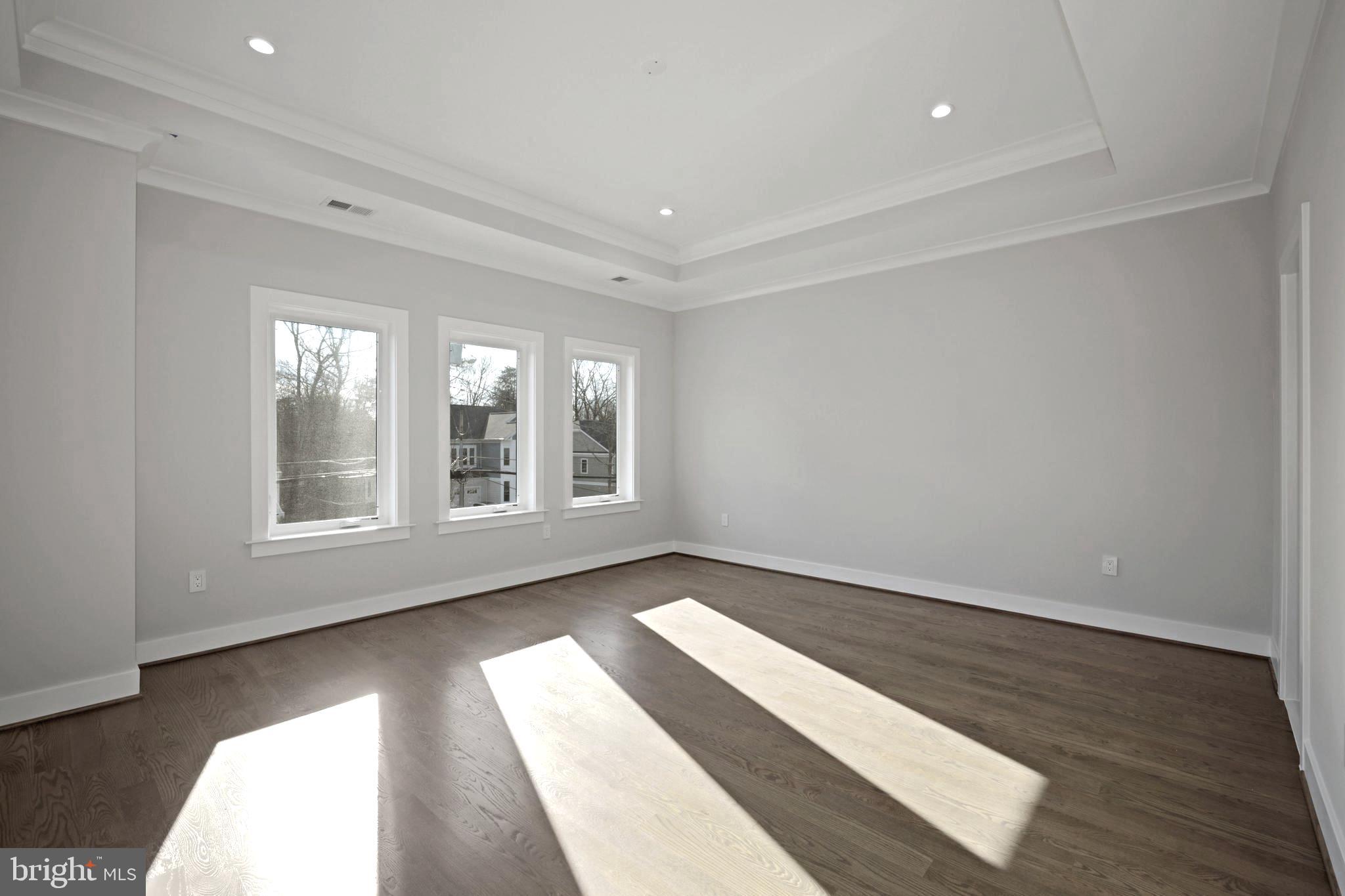 VIENNA WOODS - Residential