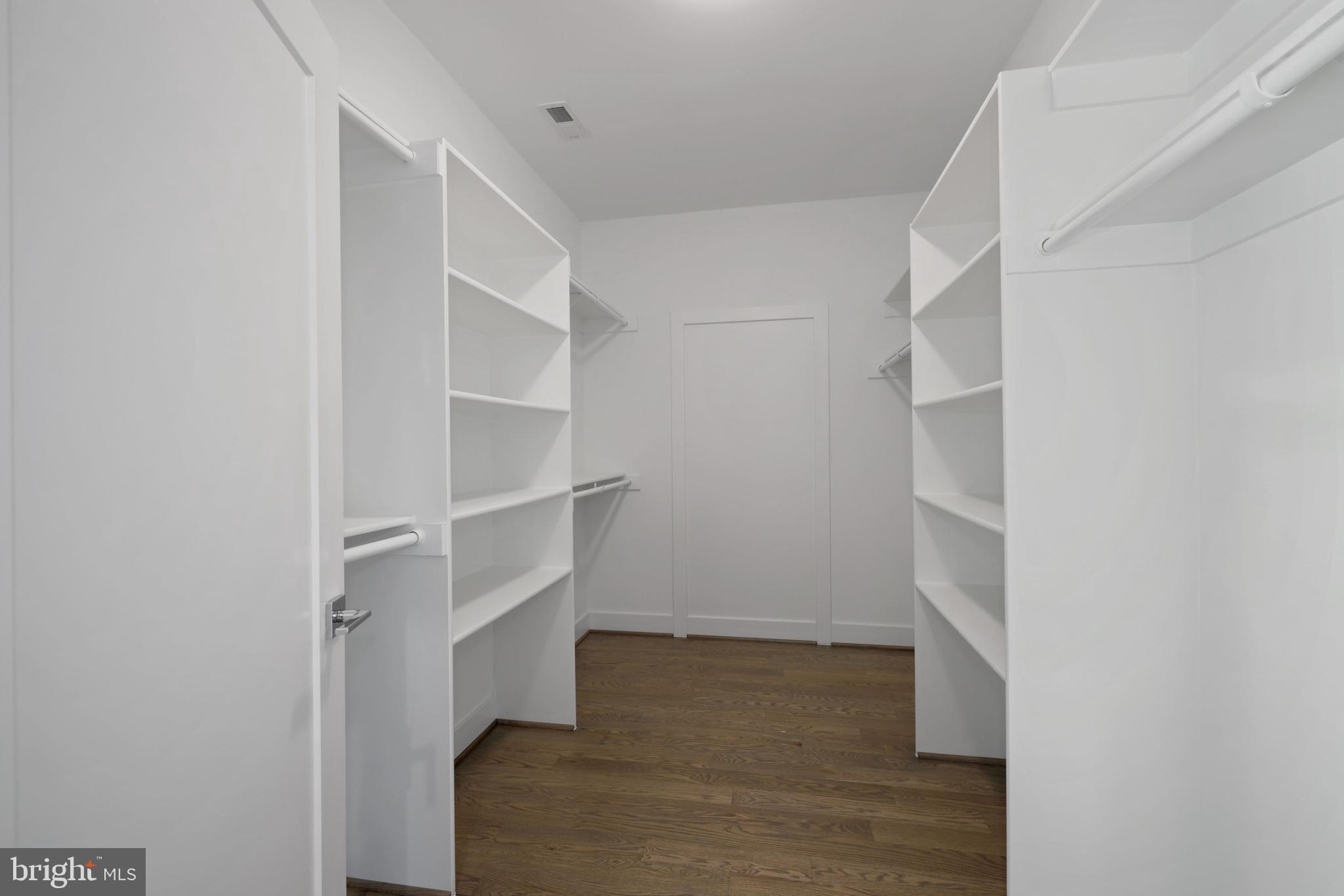 VIENNA WOODS - Residential