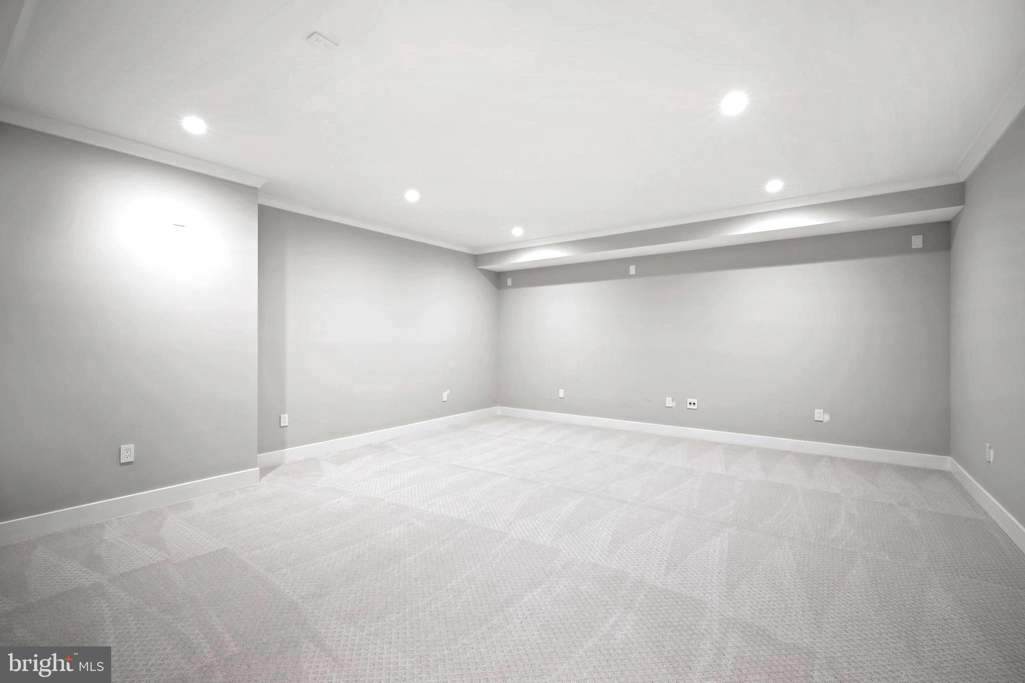 VIENNA WOODS - Residential