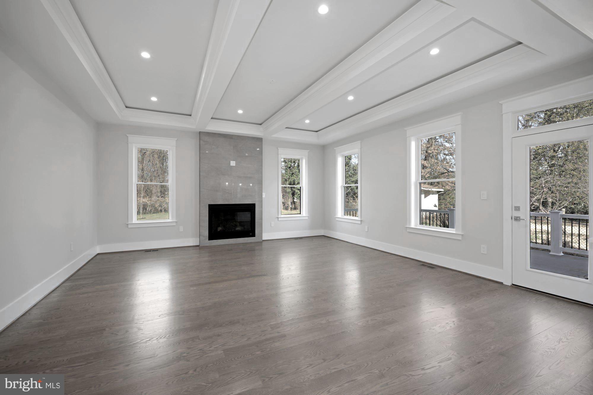 VIENNA WOODS - Residential