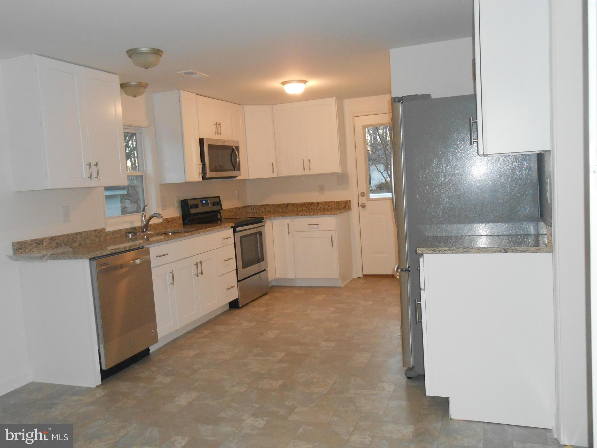 HOLLYWOOD SHORES - Residential