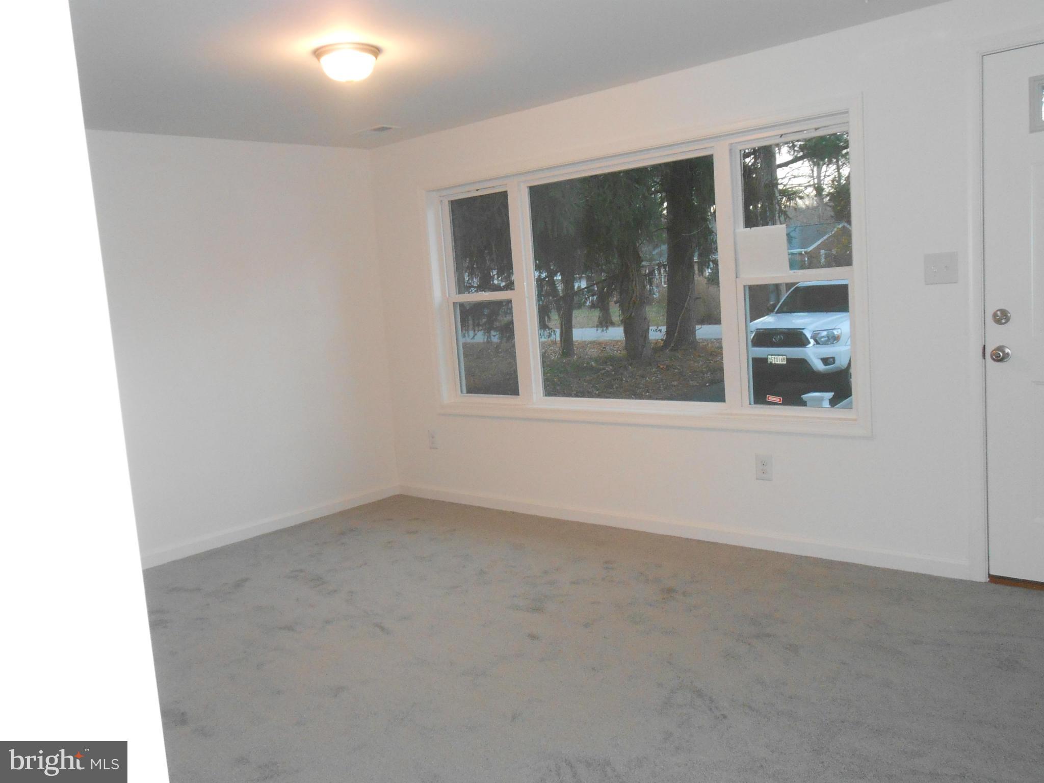 HOLLYWOOD SHORES - Residential