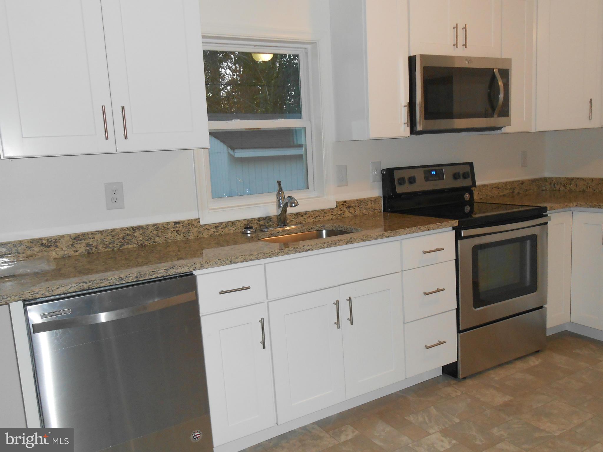 HOLLYWOOD SHORES - Residential