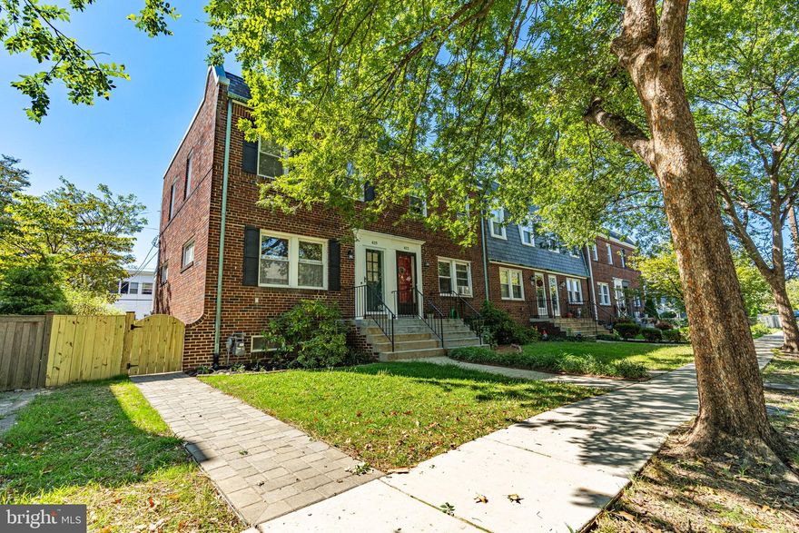 Besides the amazing Del Ray location, this end unit has gone through a refresh with new kitchen cabinets, stainless steel appliances, quartz countertops and LVT flooring, fresh paint throughout, updated lighting, carpet, landscaping, fencing and more!  Welcome home to 425 E. Luray featuring 3 levels including 2 Bedrooms, 2 Full Baths, Living Room, Dining Room, Kitchen, Family Room, Utility Room, Pristine Hardwood Flooring on the upper two levels and a Spacious Rear Covered Porch overlooking the revamped fenced yard.  Convenience is key and this home is located a short walk/bus ride from the Braddock Road Metro, steps to the “Avenue” where you will find coffee shops, restaurants, shops, ice cream, yoga, a dog park, farmers market and more!!  Want to venture further?  Old Town, Reagan National Airport, Potomac Yard, National Landing, and the Pentagon are within easy reach.  Sorry, no cats and dogs are case by case.  Be sure to put this one on your short list!!!