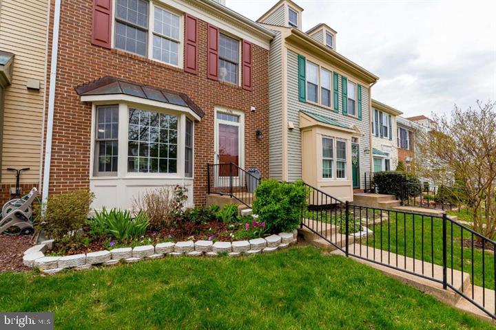 ASHBURN FARM - Residential Lease