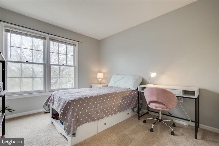 ASHBURN FARM - Residential Lease