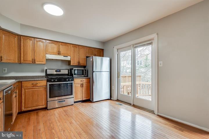 ASHBURN FARM - Residential Lease