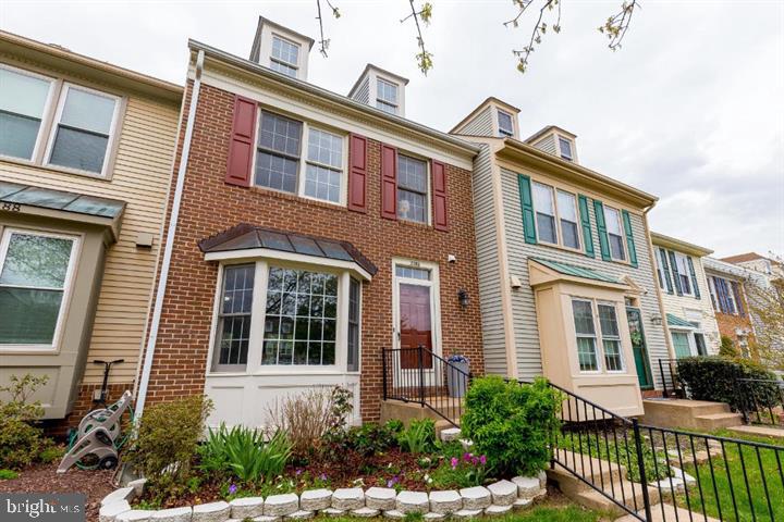 ASHBURN FARM - Residential Lease