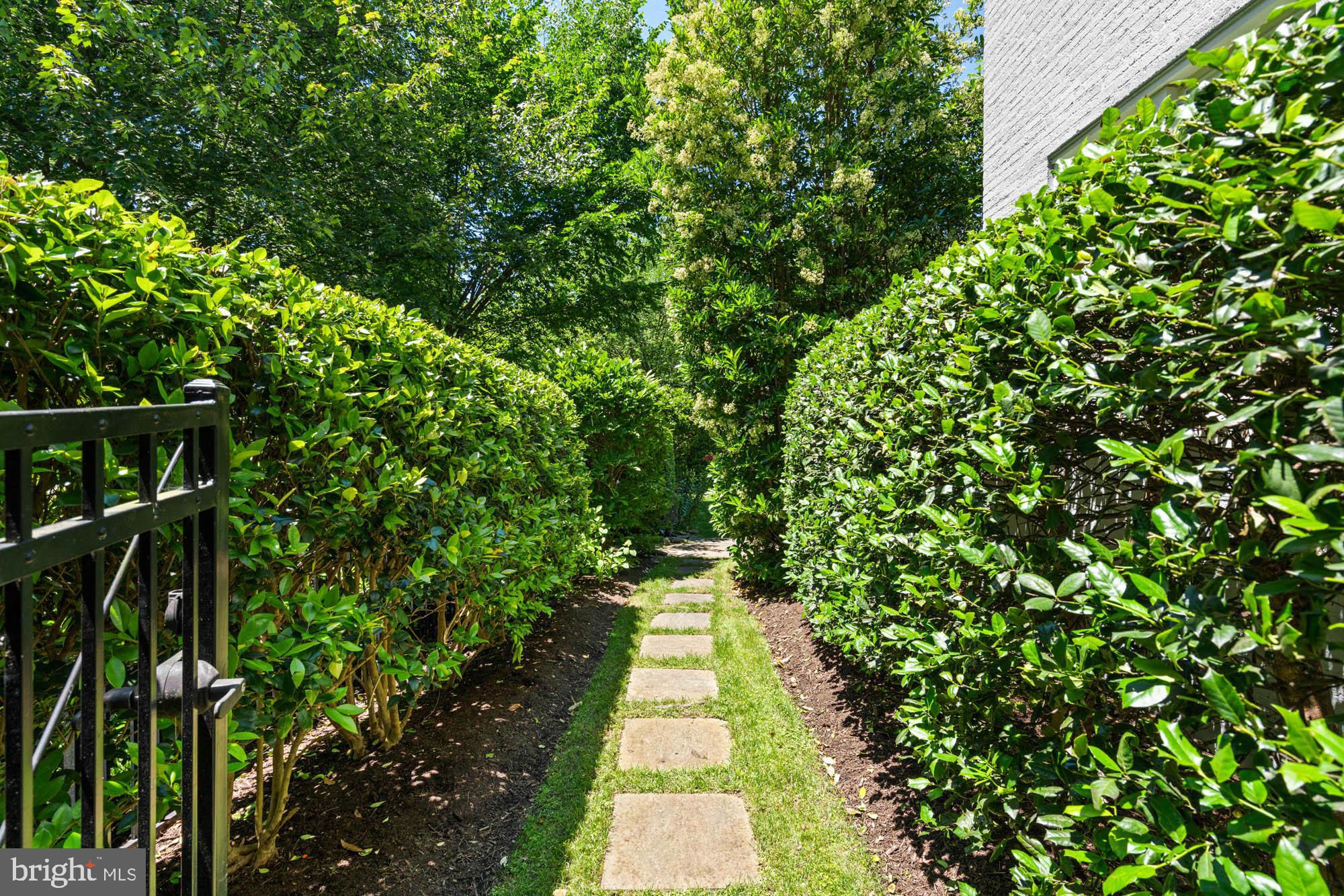 CHEVY CHASE VILLAGE - Residential