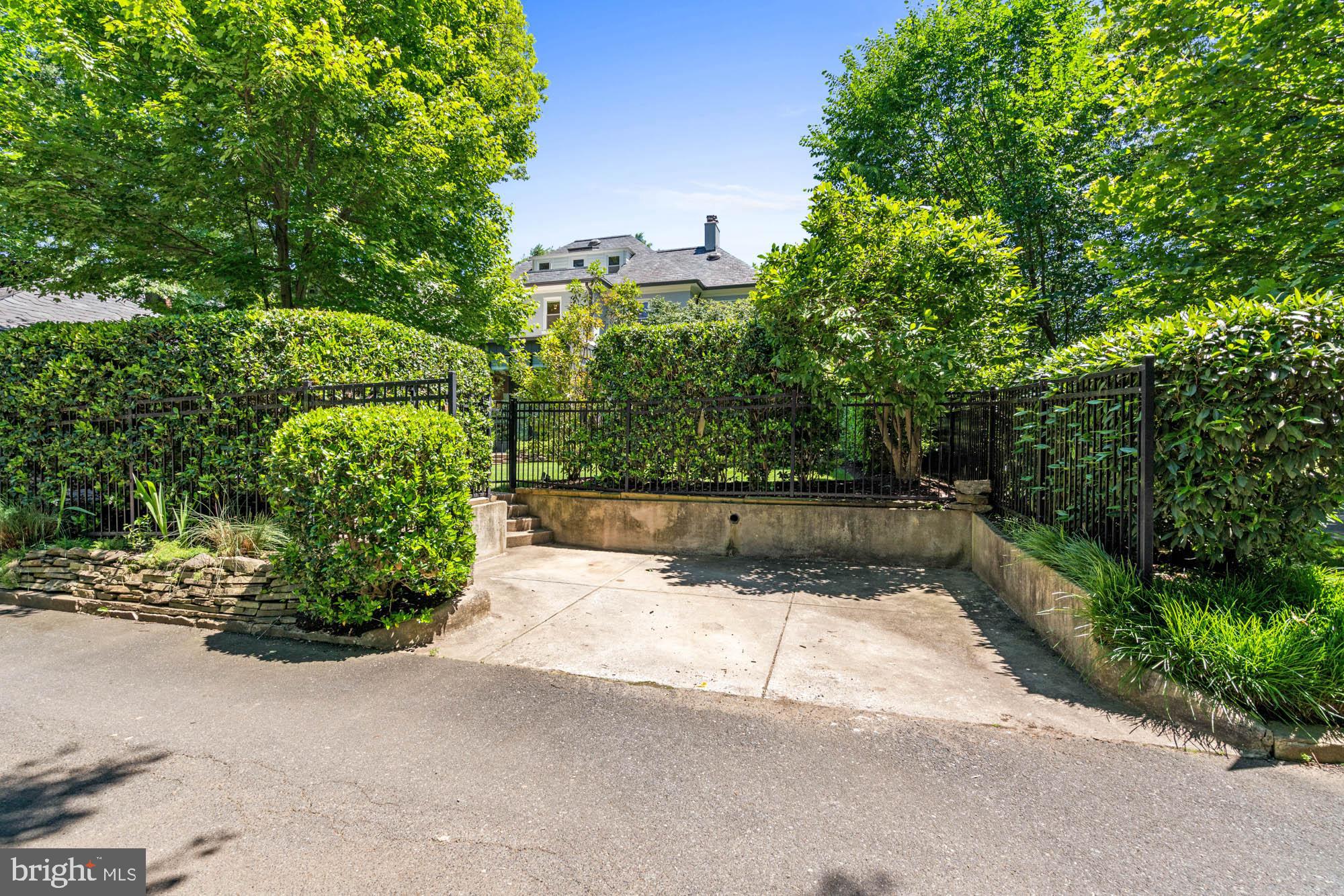 CHEVY CHASE VILLAGE - Residential