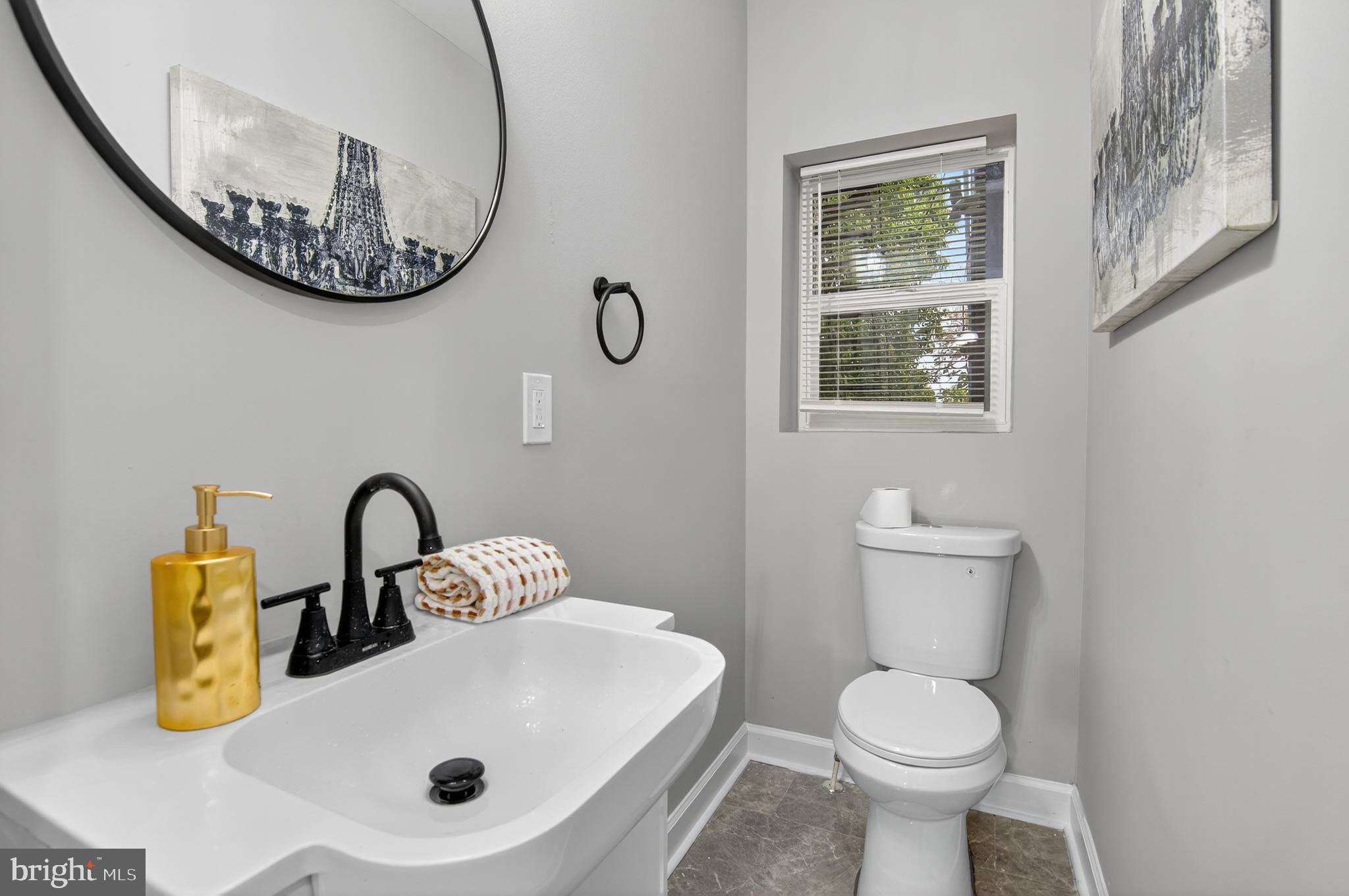 BROADWAY EAST - Residential