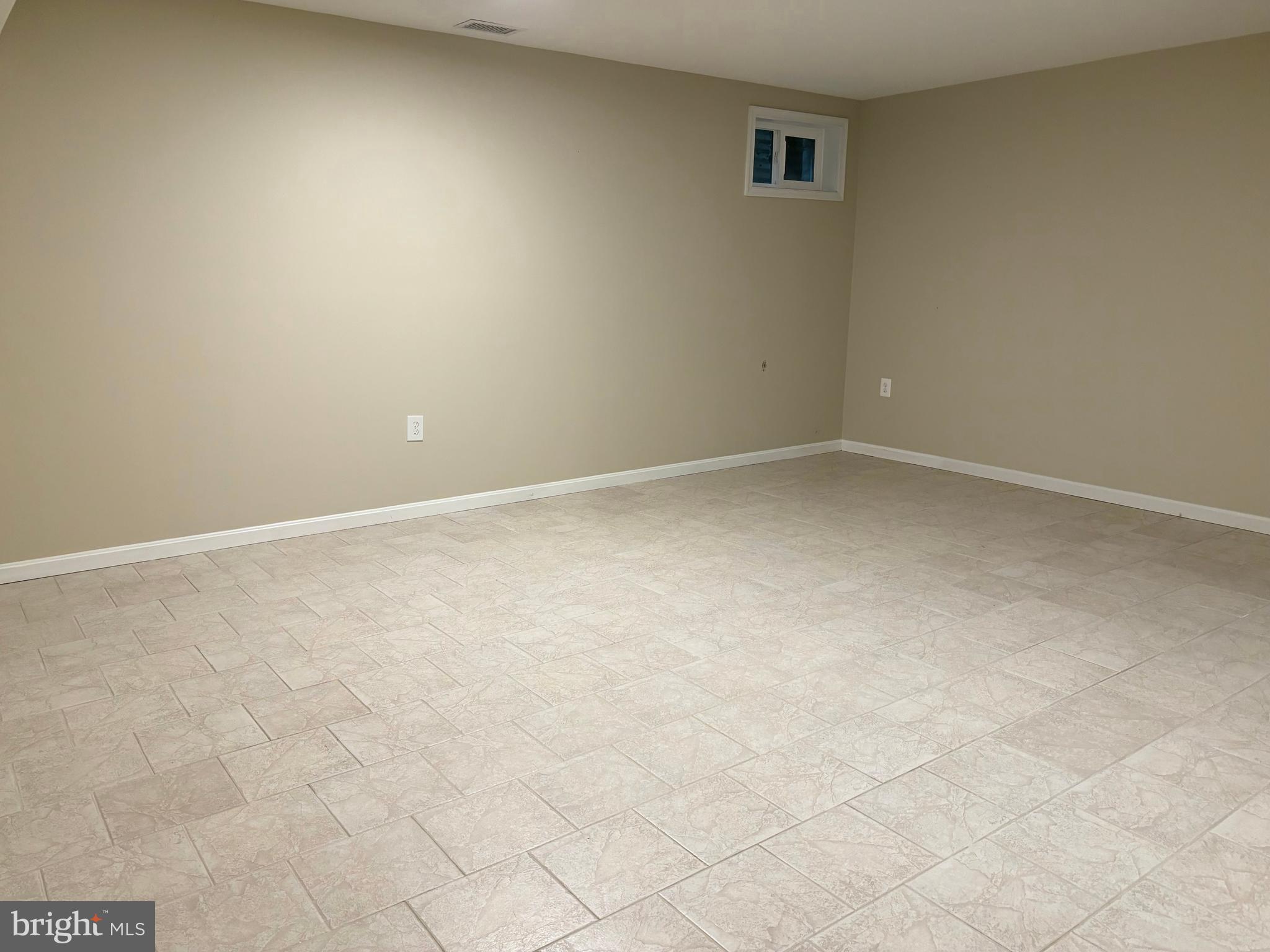 PLYMOUTH GARDENS - Residential Lease