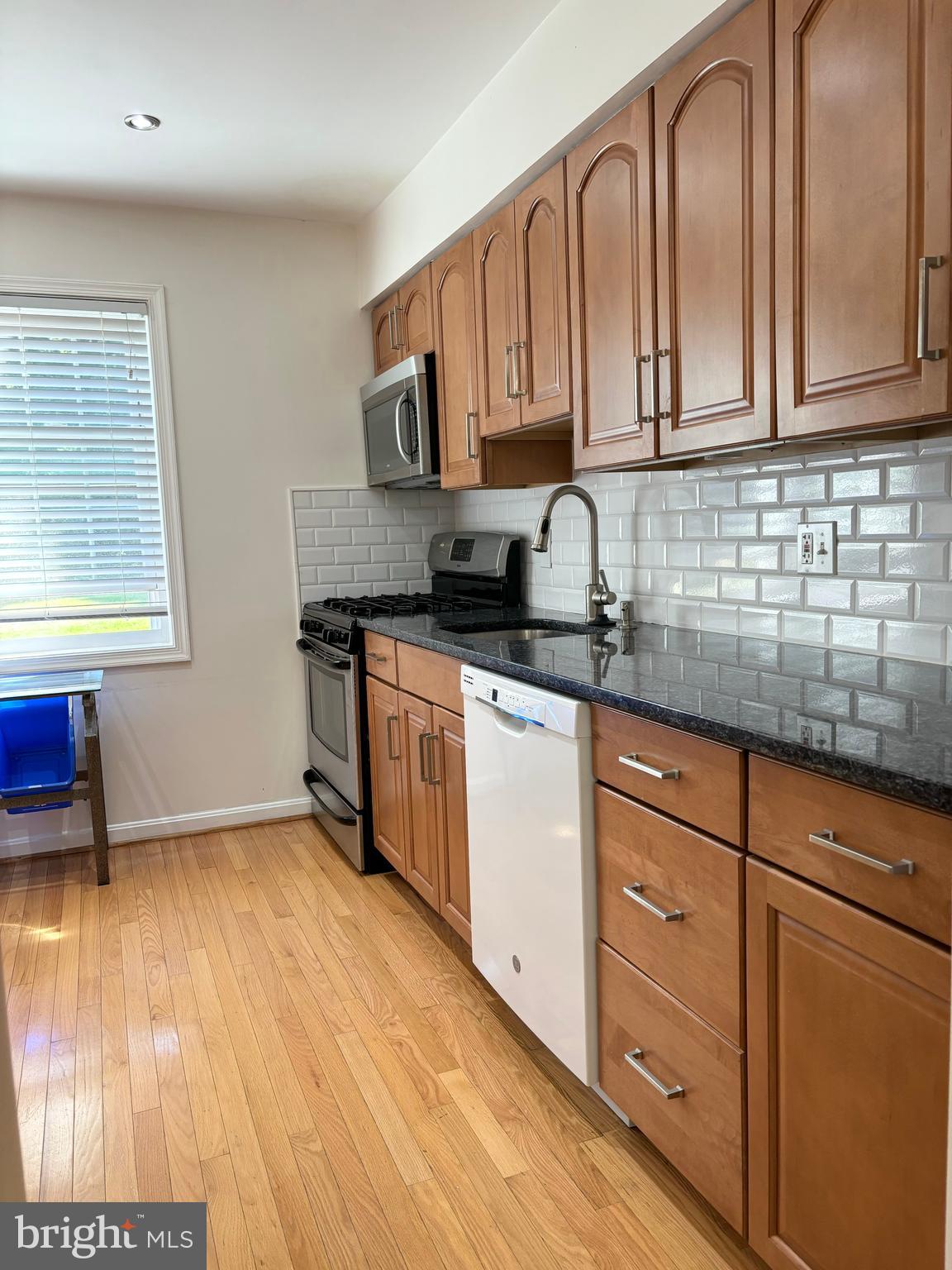 PLYMOUTH GARDENS - Residential Lease