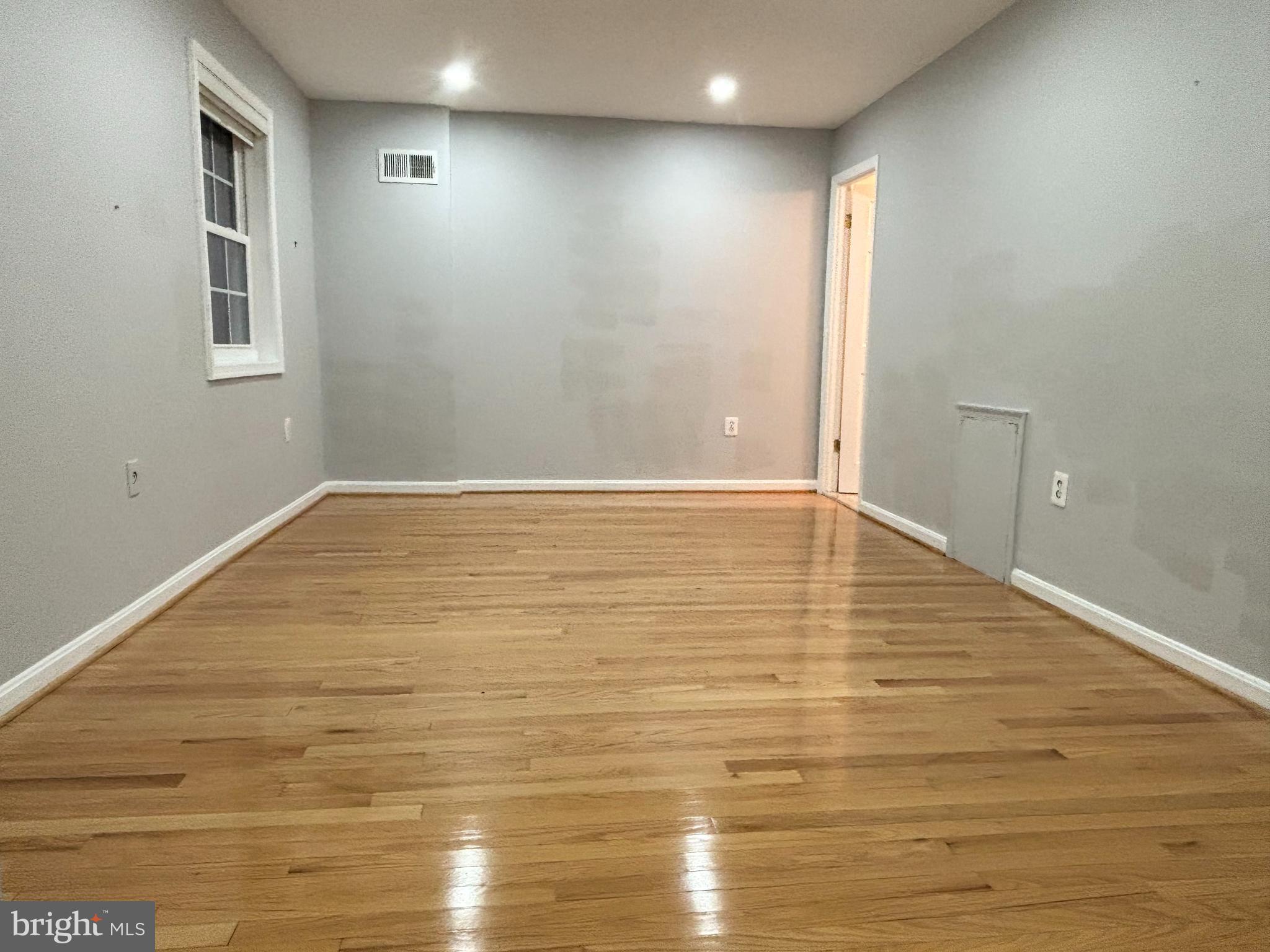 PLYMOUTH GARDENS - Residential Lease