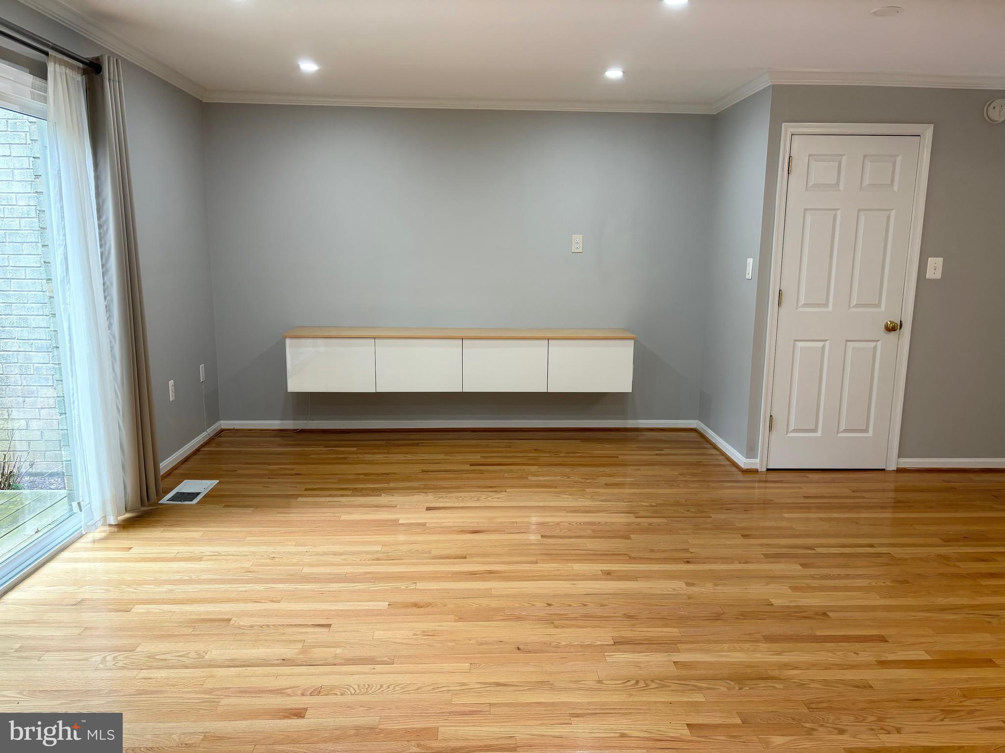 PLYMOUTH GARDENS - Residential Lease