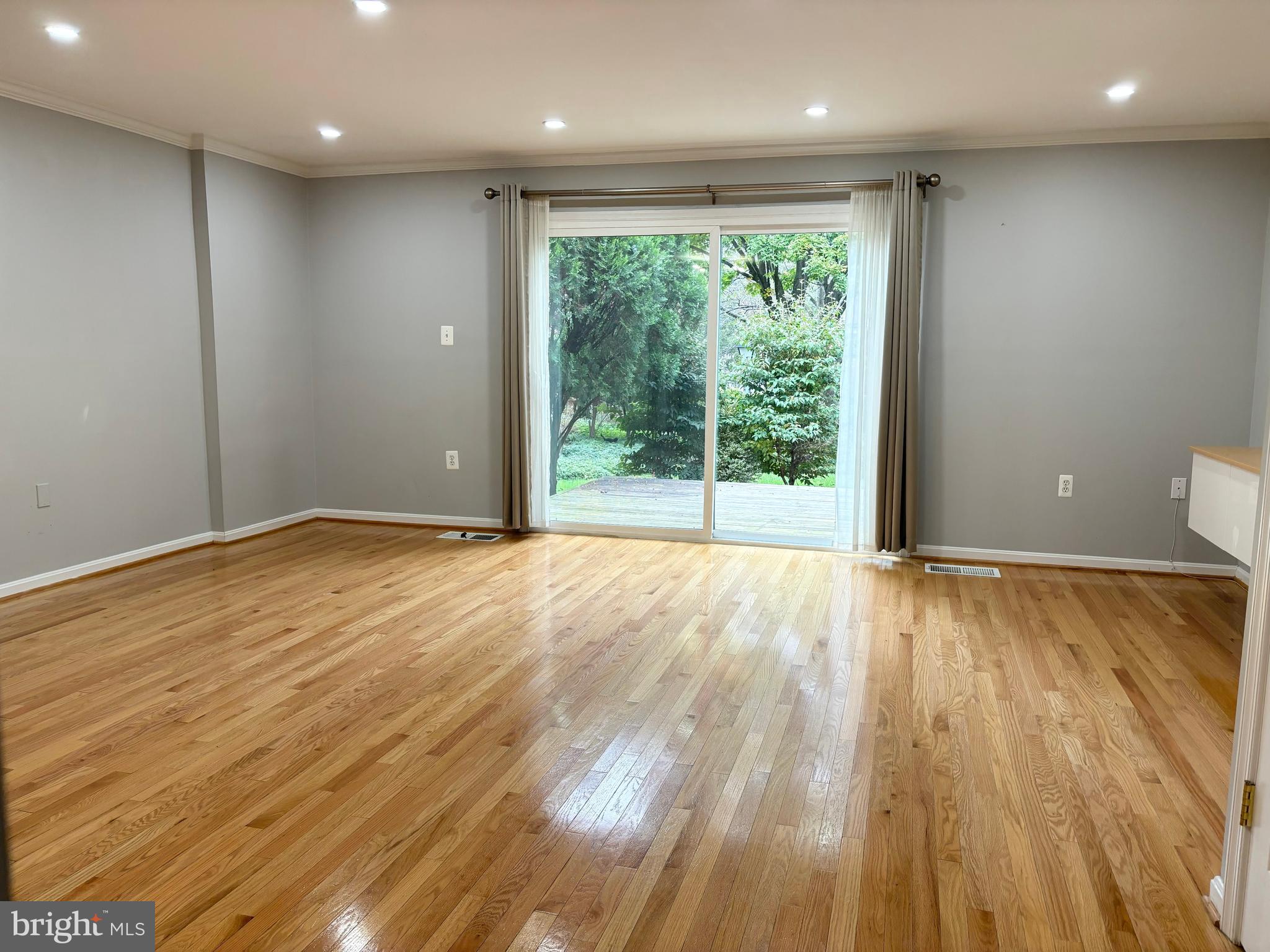 PLYMOUTH GARDENS - Residential Lease