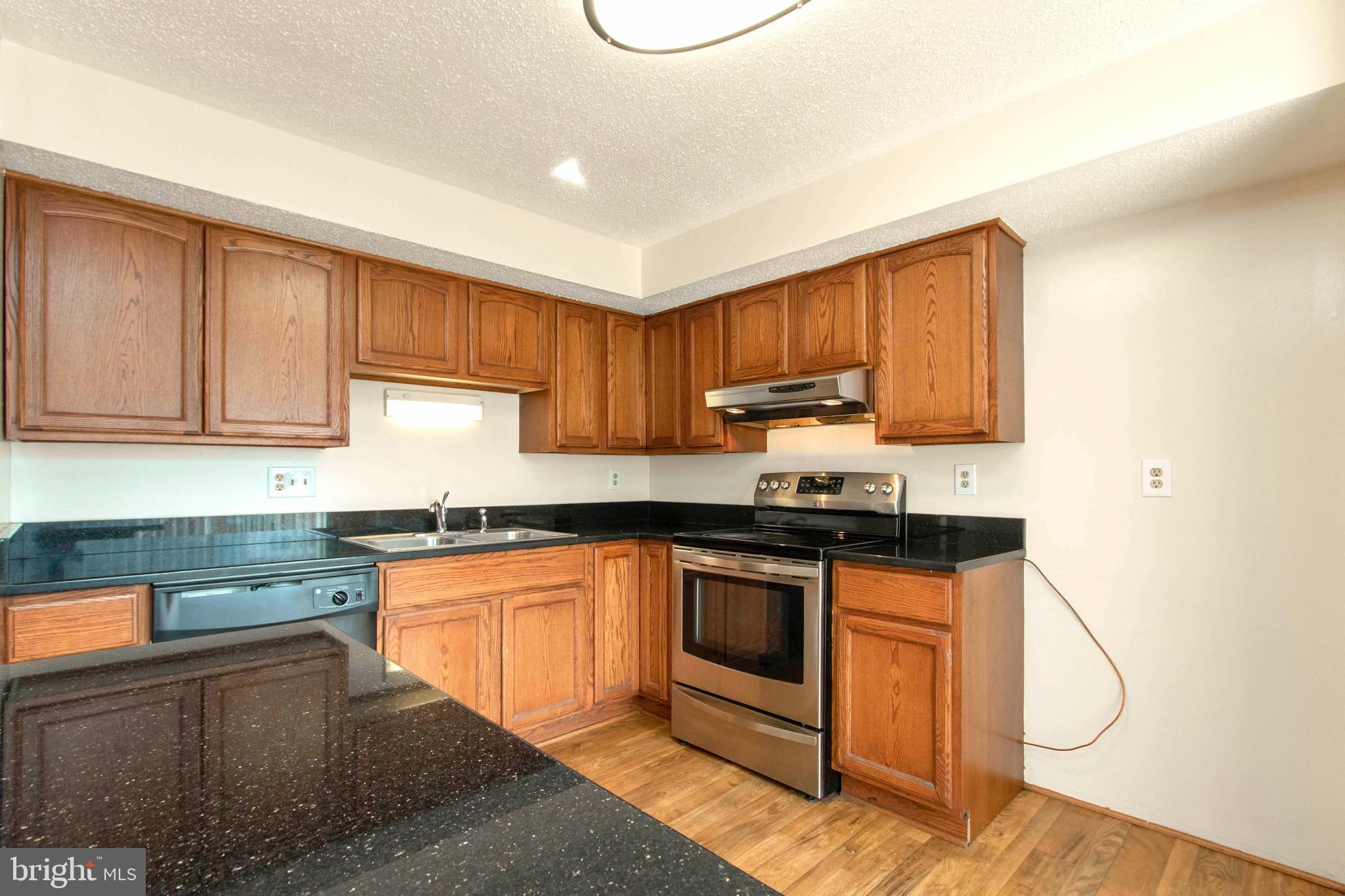 D EVEREUX WEST - Residential Lease