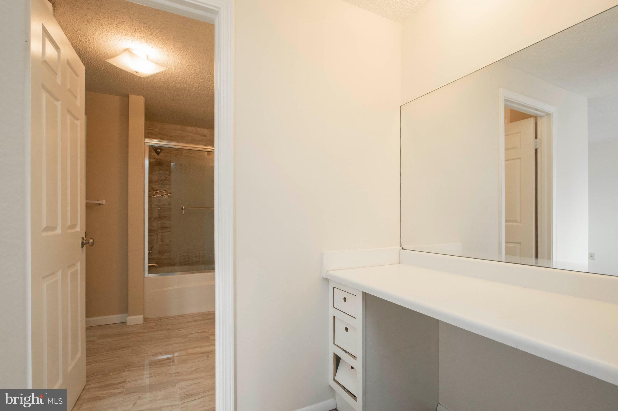 D EVEREUX WEST - Residential Lease