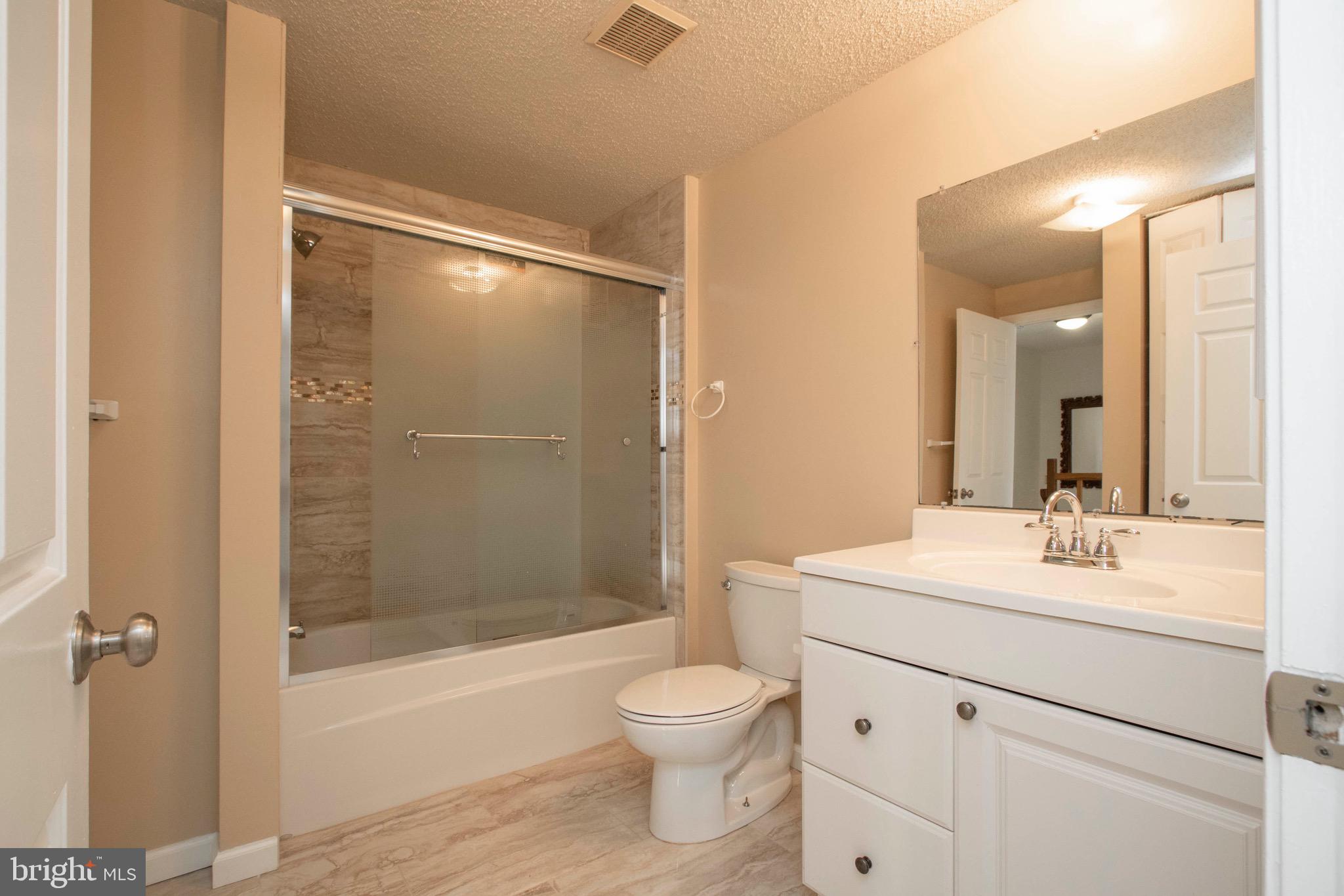 D EVEREUX WEST - Residential Lease