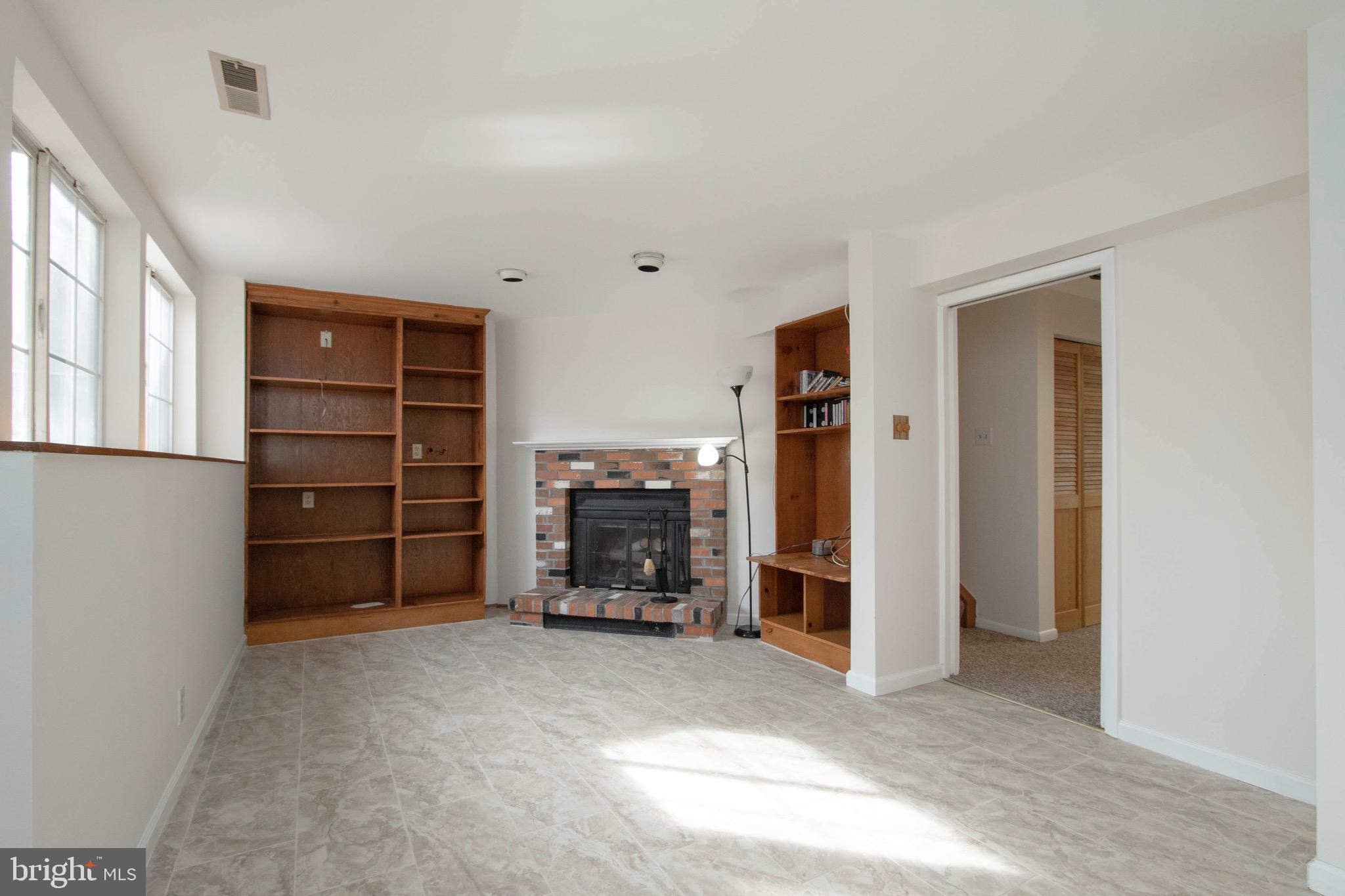 D EVEREUX WEST - Residential Lease