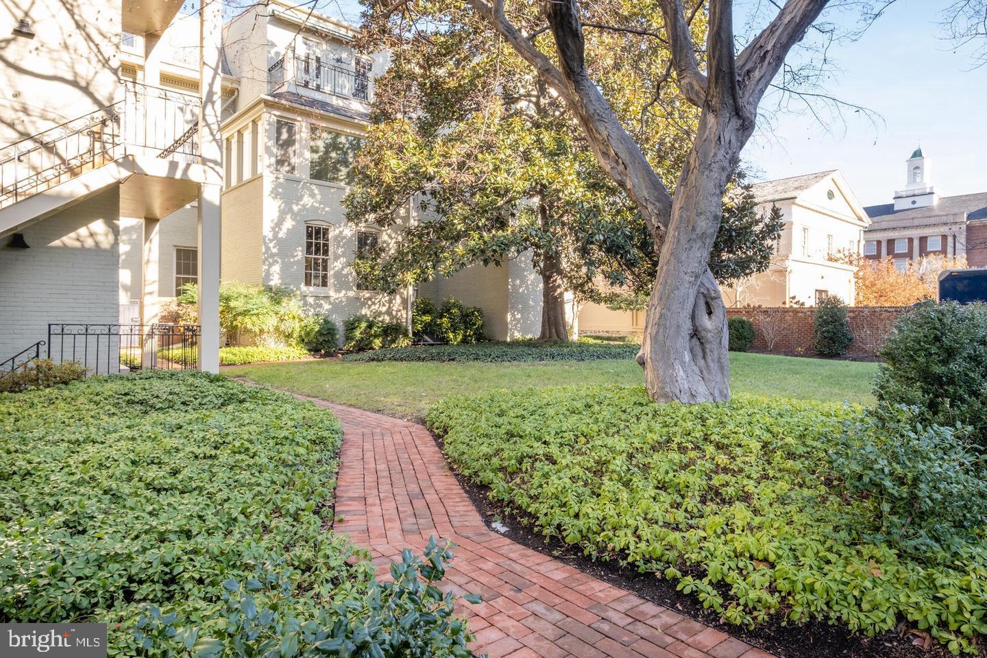 SWANN DAINGERFIELD - Residential Lease