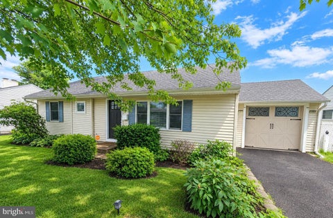 Homes For Sale - 224 Guilford Road<br/> Bucks County, FAIRLESS HILLS, PA 19030