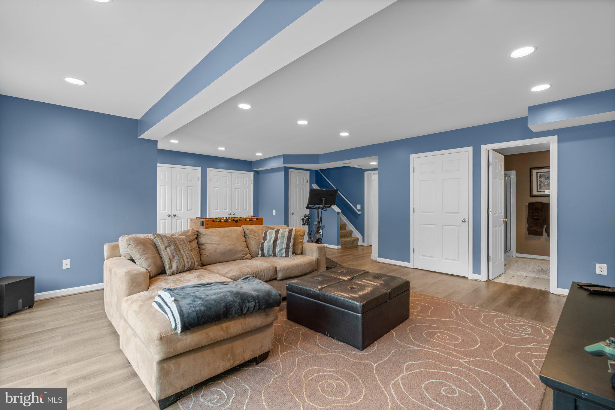 MANOR OAKS - Residential