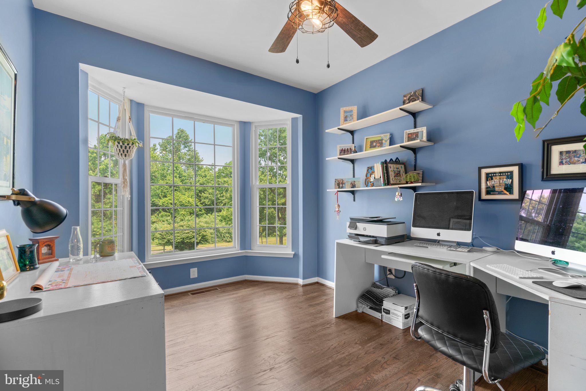 MANOR OAKS - Residential