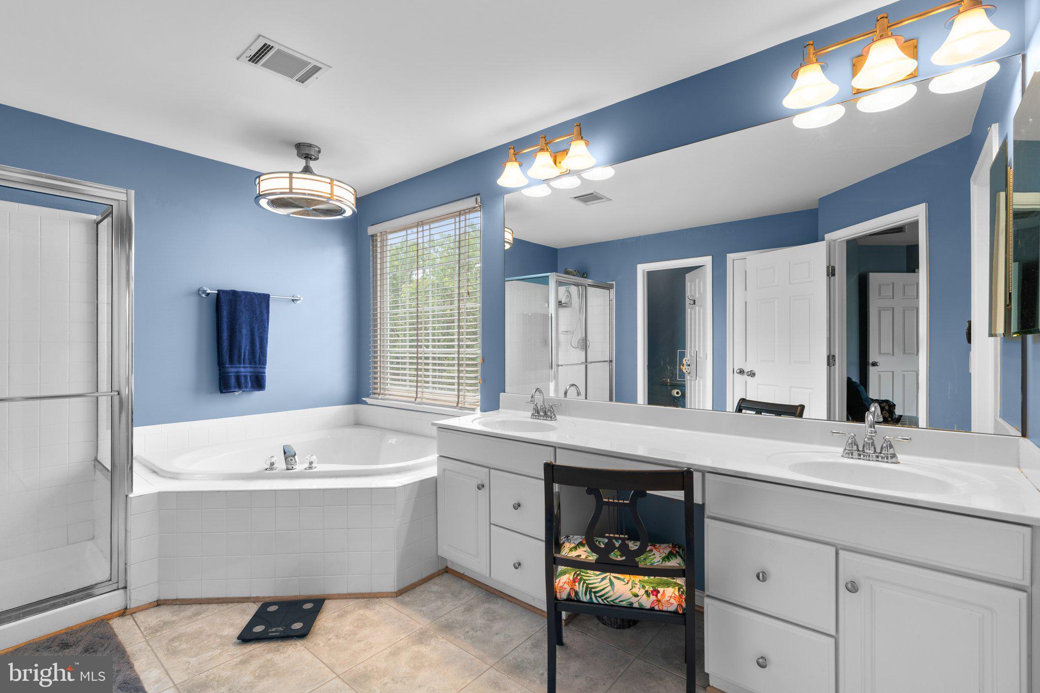 MANOR OAKS - Residential