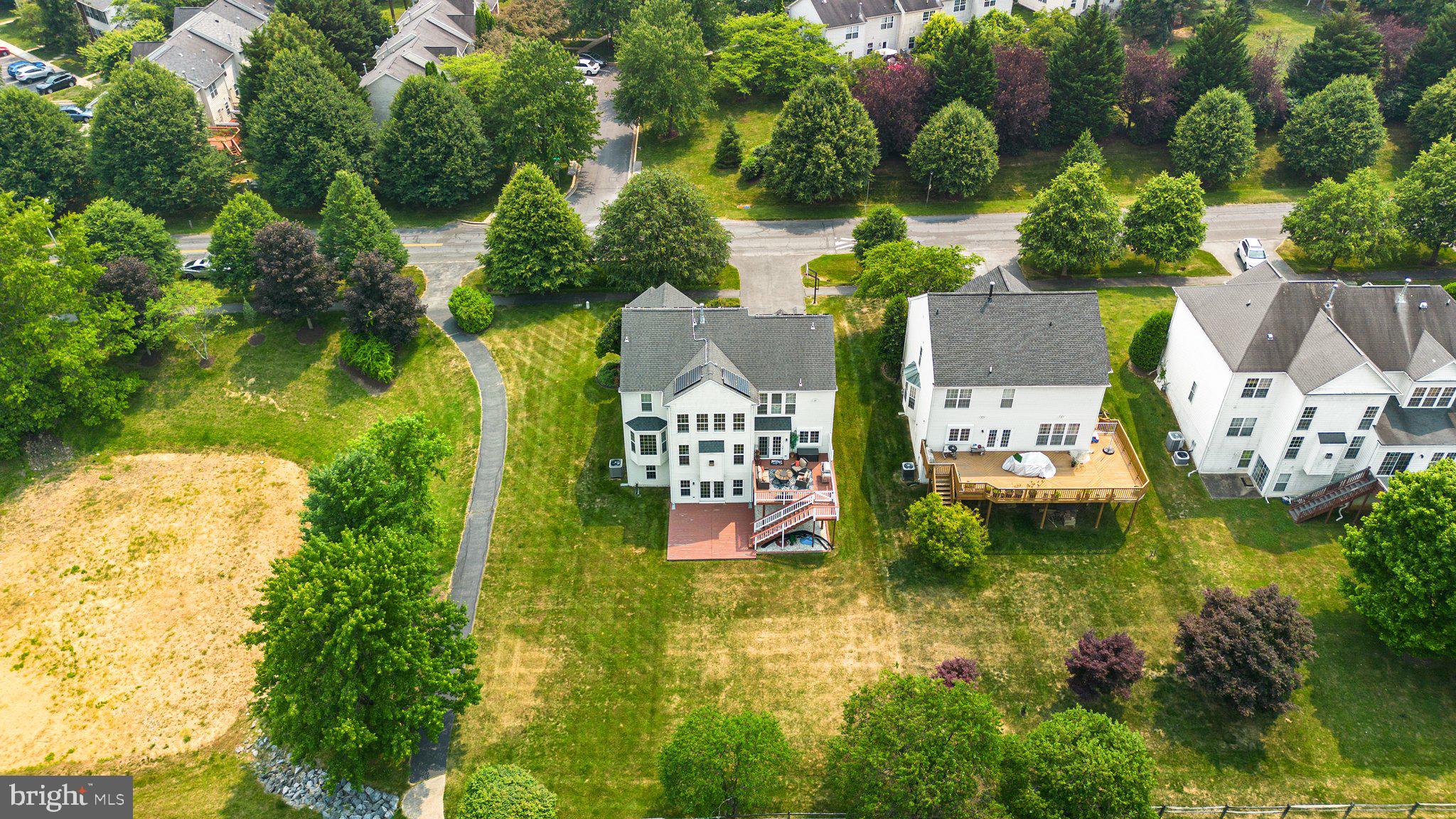 MANOR OAKS - Residential