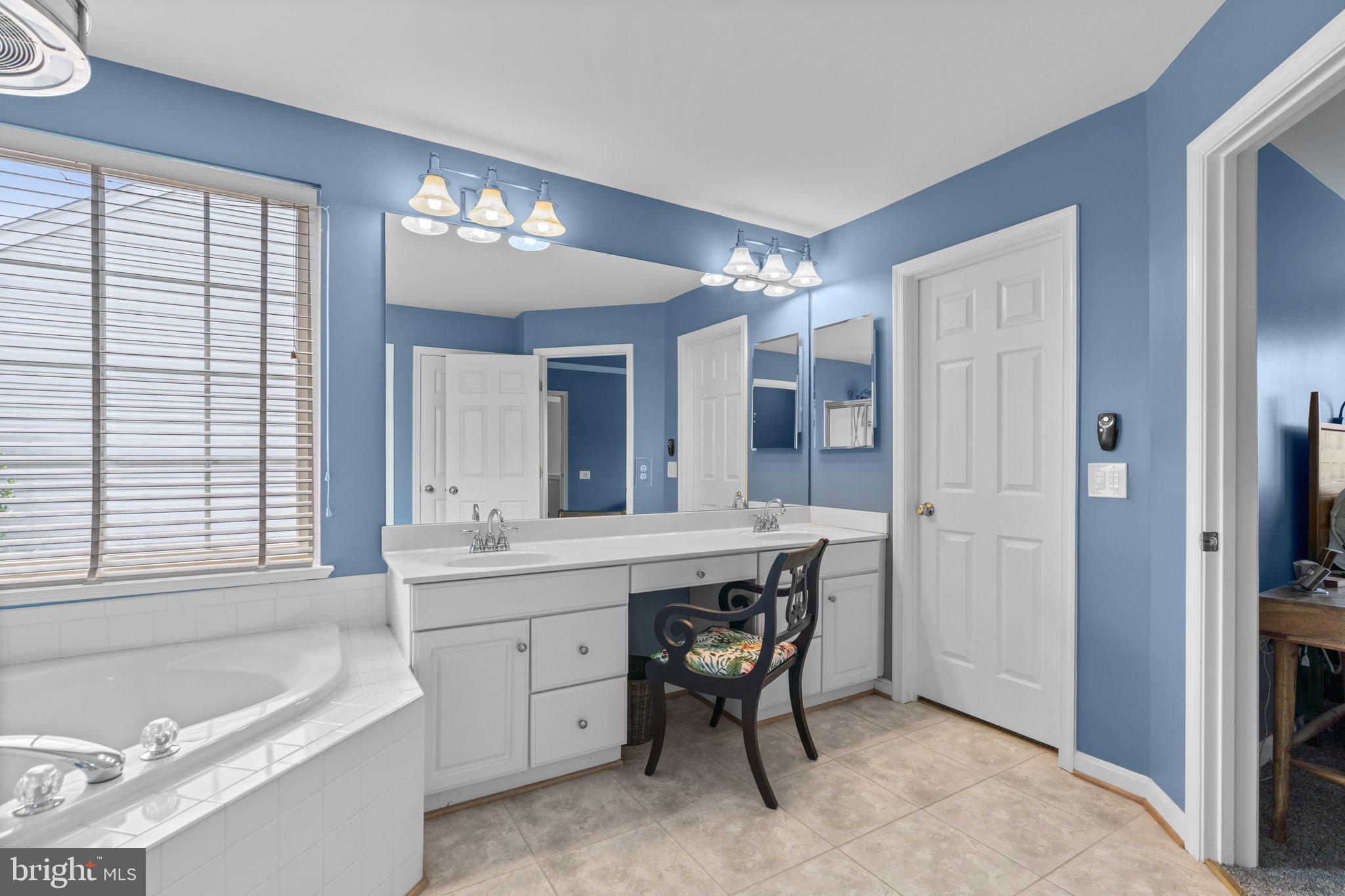 MANOR OAKS - Residential