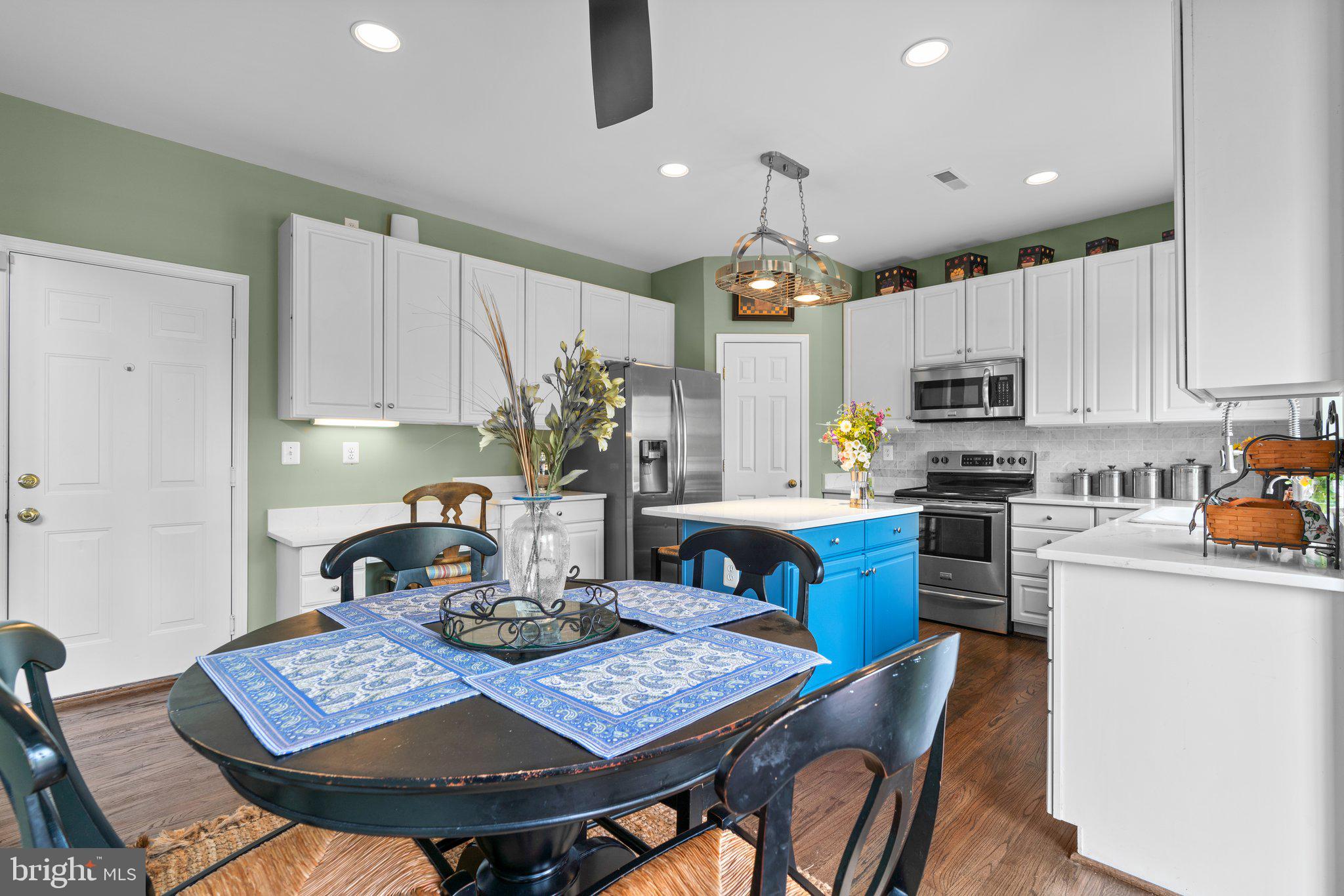 MANOR OAKS - Residential