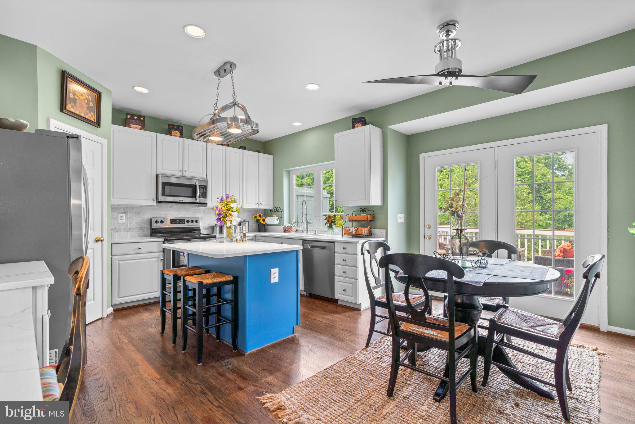 MANOR OAKS - Residential