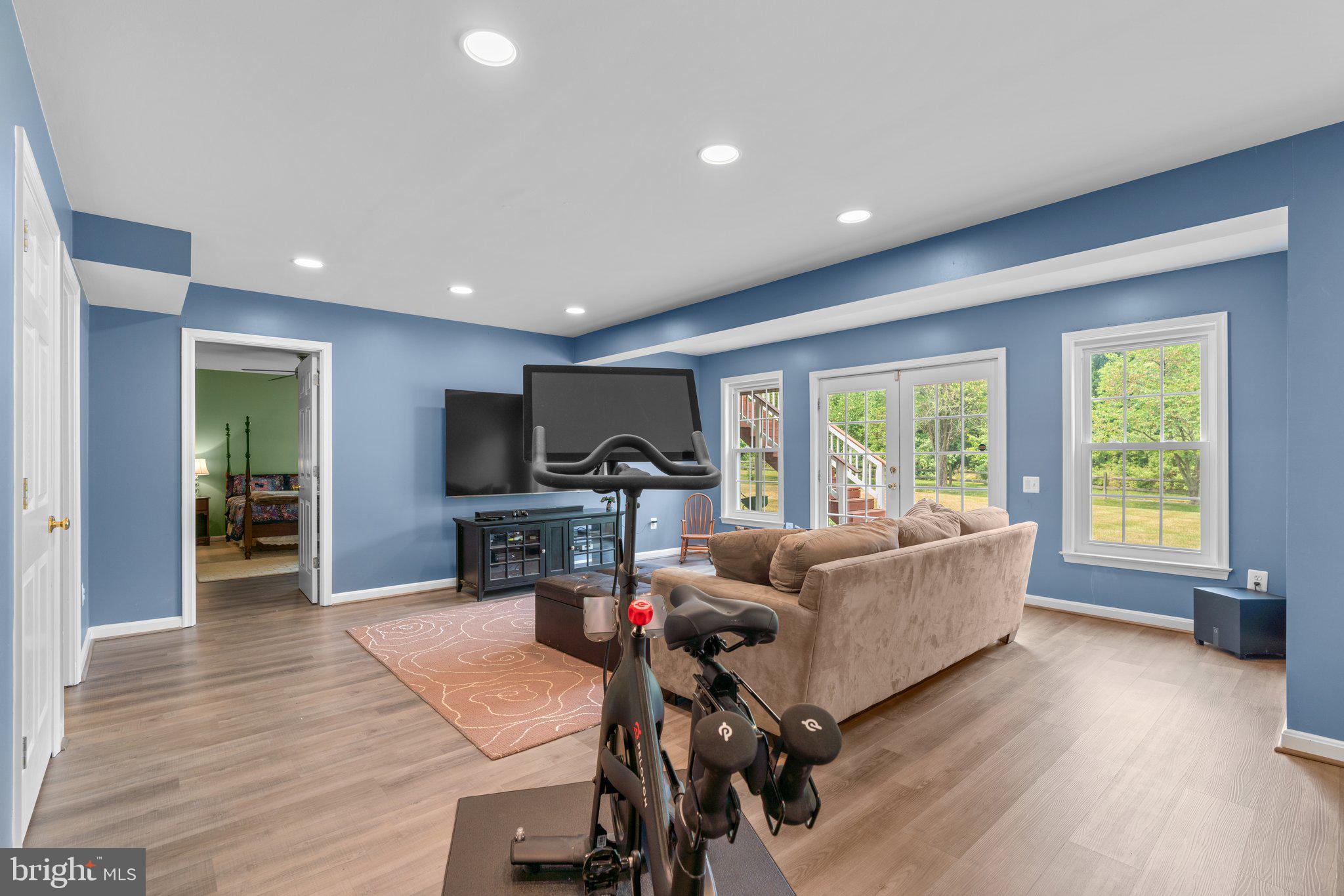 MANOR OAKS - Residential