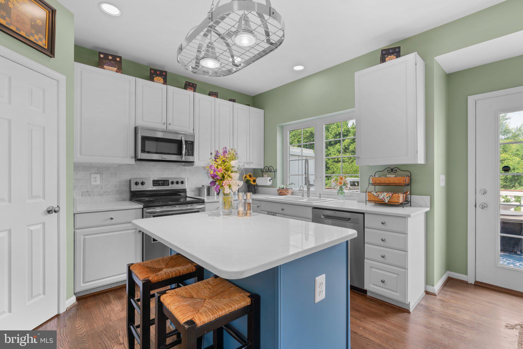 MANOR OAKS - Residential