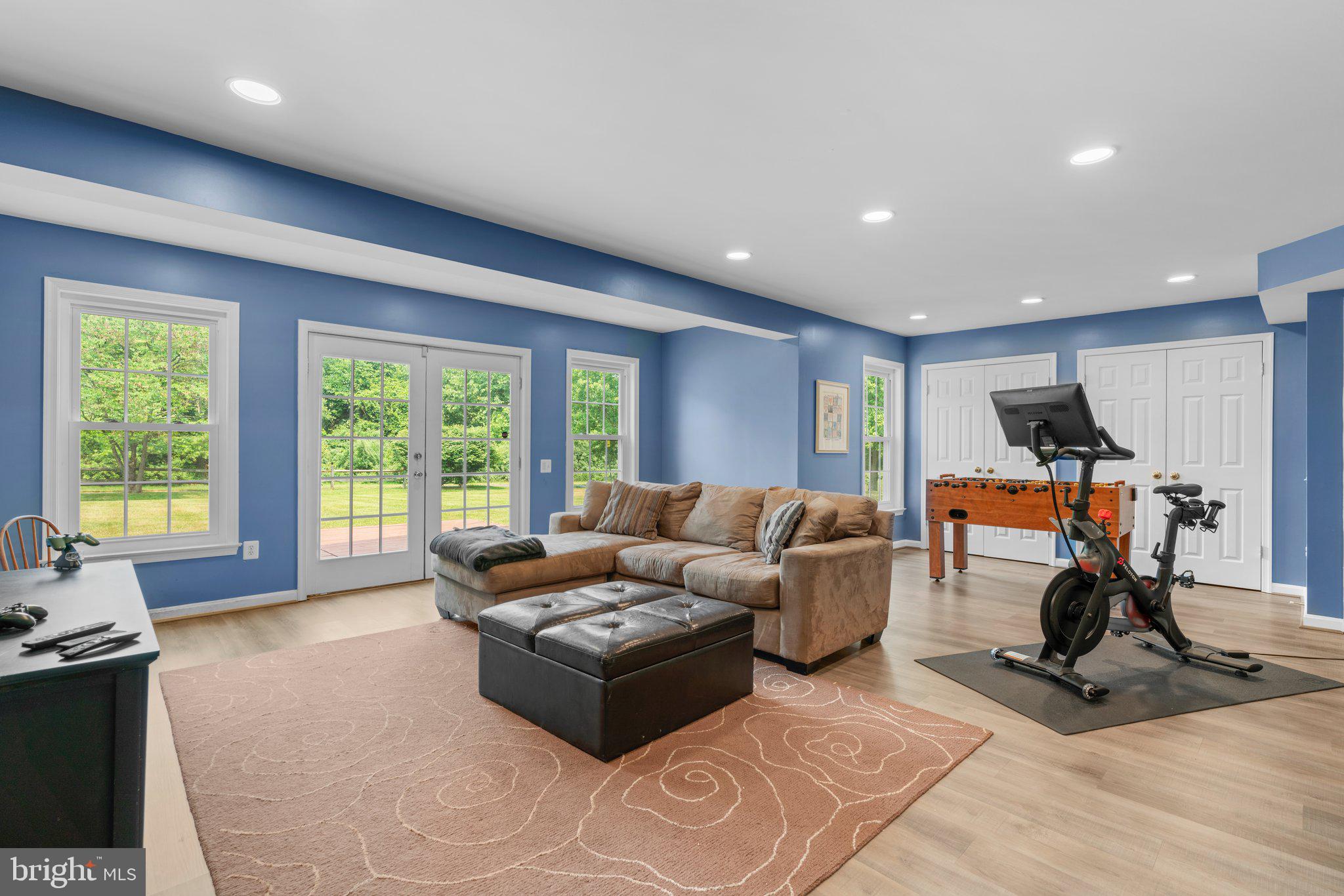 MANOR OAKS - Residential