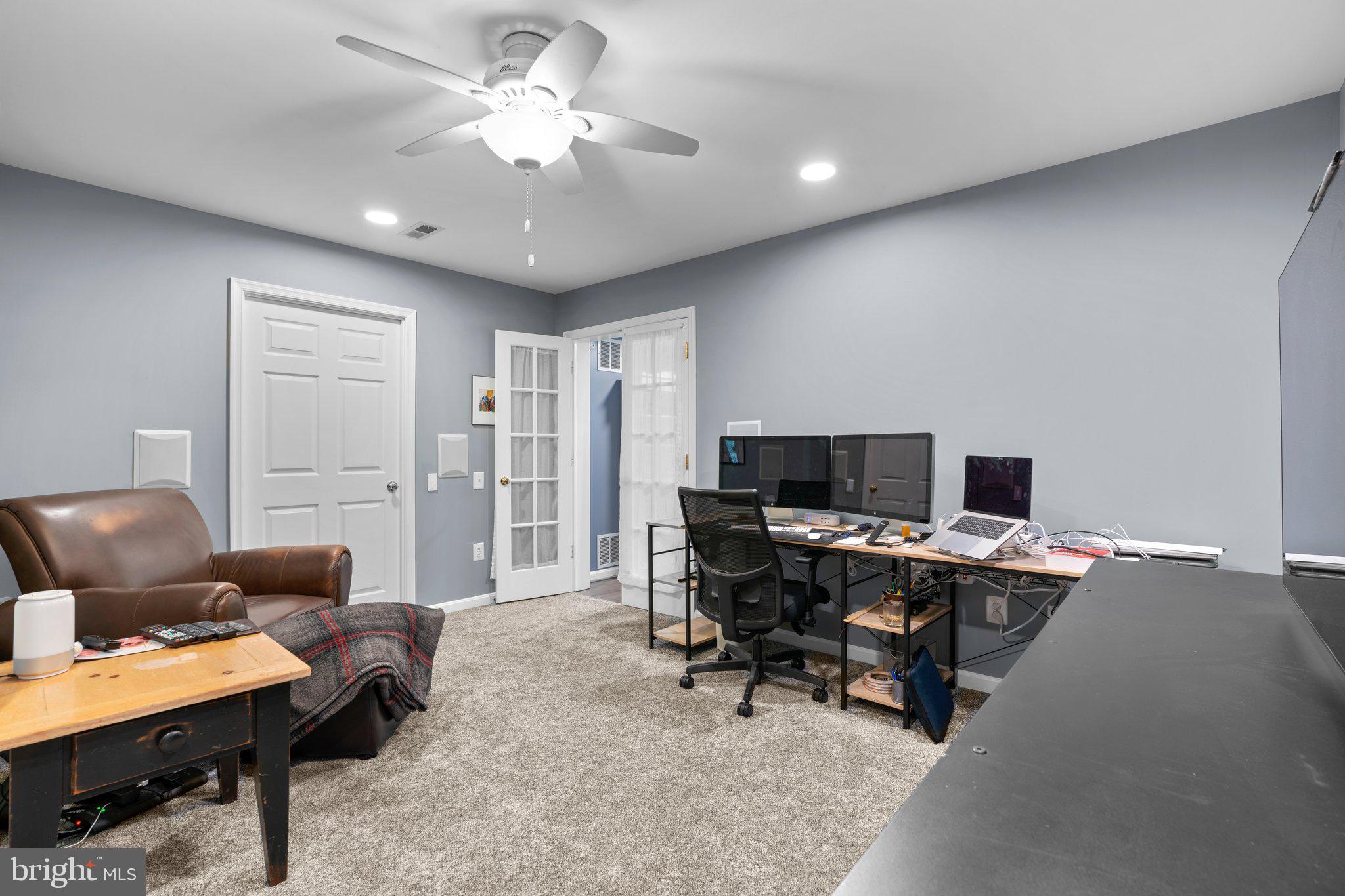 MANOR OAKS - Residential