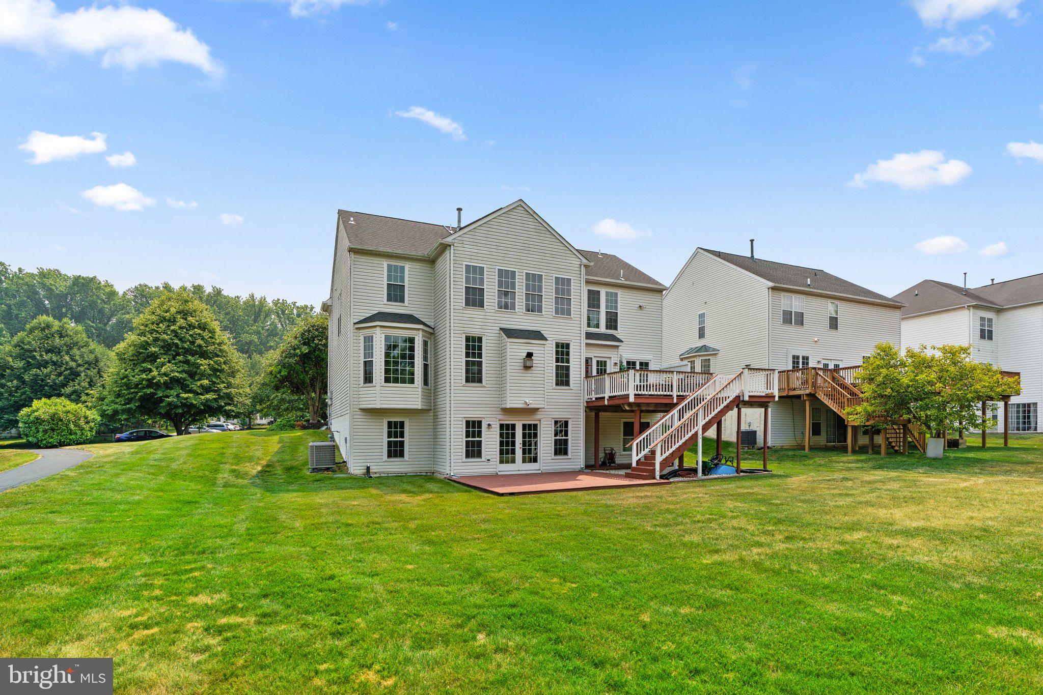 MANOR OAKS - Residential