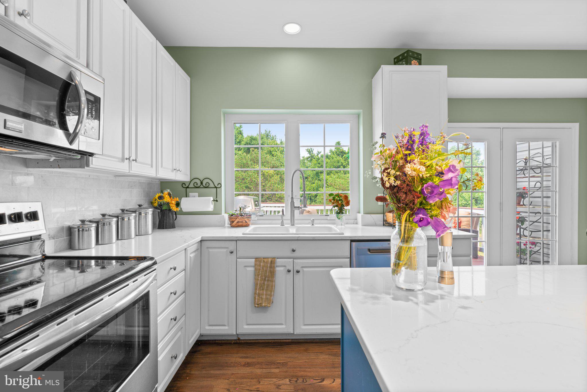 MANOR OAKS - Residential