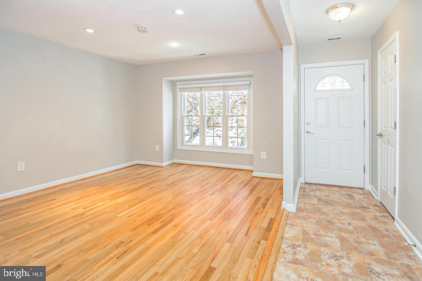 CROFTON MEWS - Residential Lease