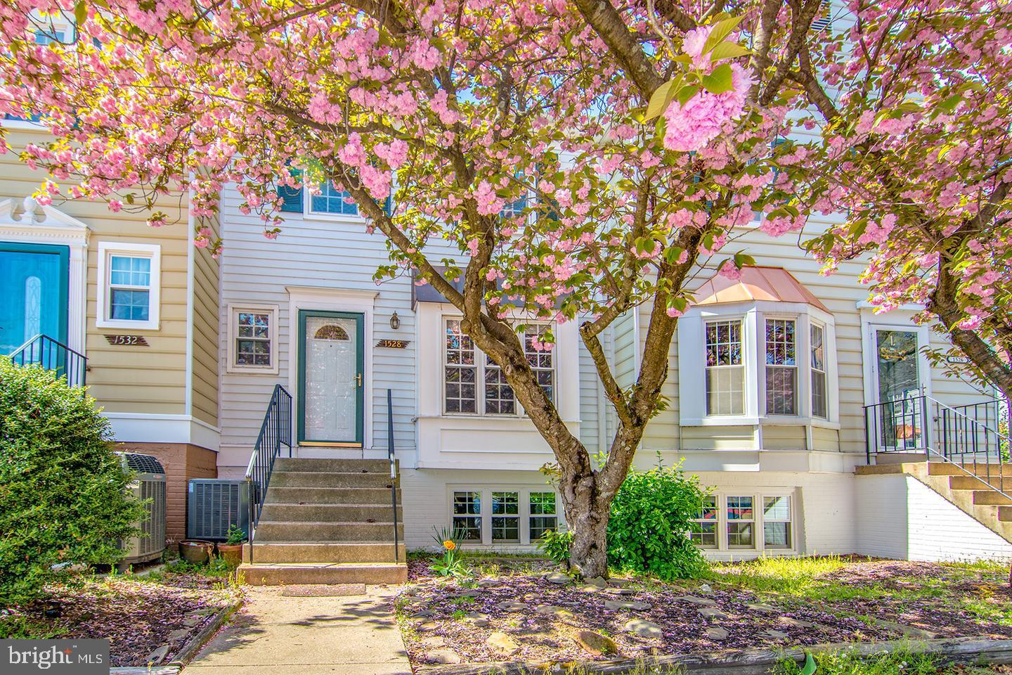 CROFTON MEWS - Residential Lease