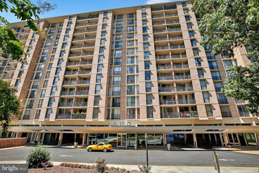 Very spacious, modern condo in popular Carlton.Private garage space included. Stainless steel appliances, quartz countertops, upgraded flooring and neutral paint. Four large closets and treetop views. Three laundry rooms per floor and excellent amenities...pool, tennis courts, concierge, exercise room with easy access to Shirlington, W&OD trail, the Pentagon, 395, and DC. Schedule a tour today!