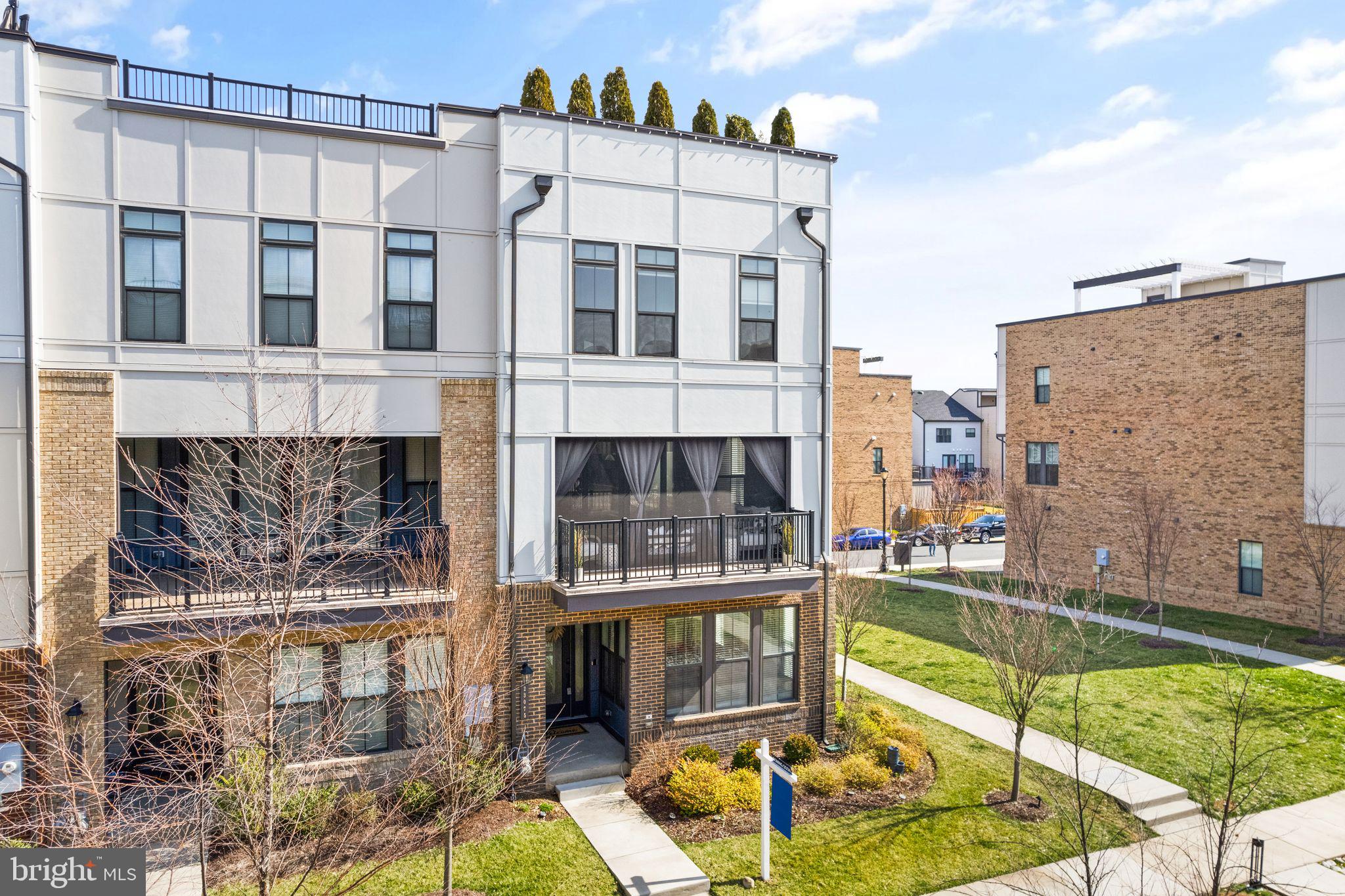 GARDEN DISTRICT AT BRAMBLETON TOWN CENTER - Residential